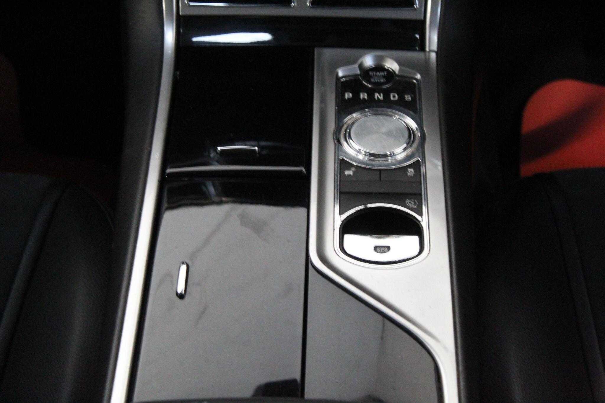 Jaguar XF view 41