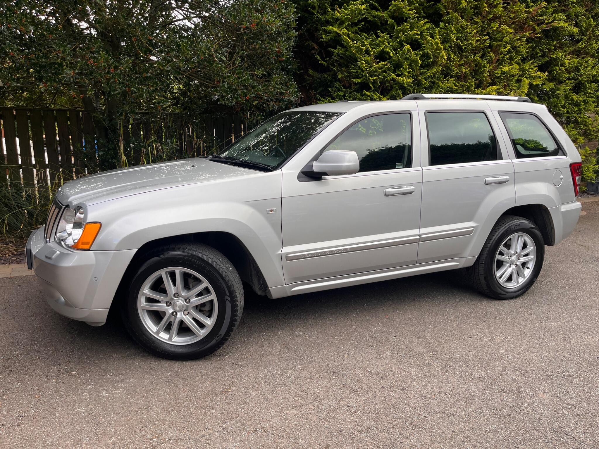 Jeep Grand Cherokee view 4