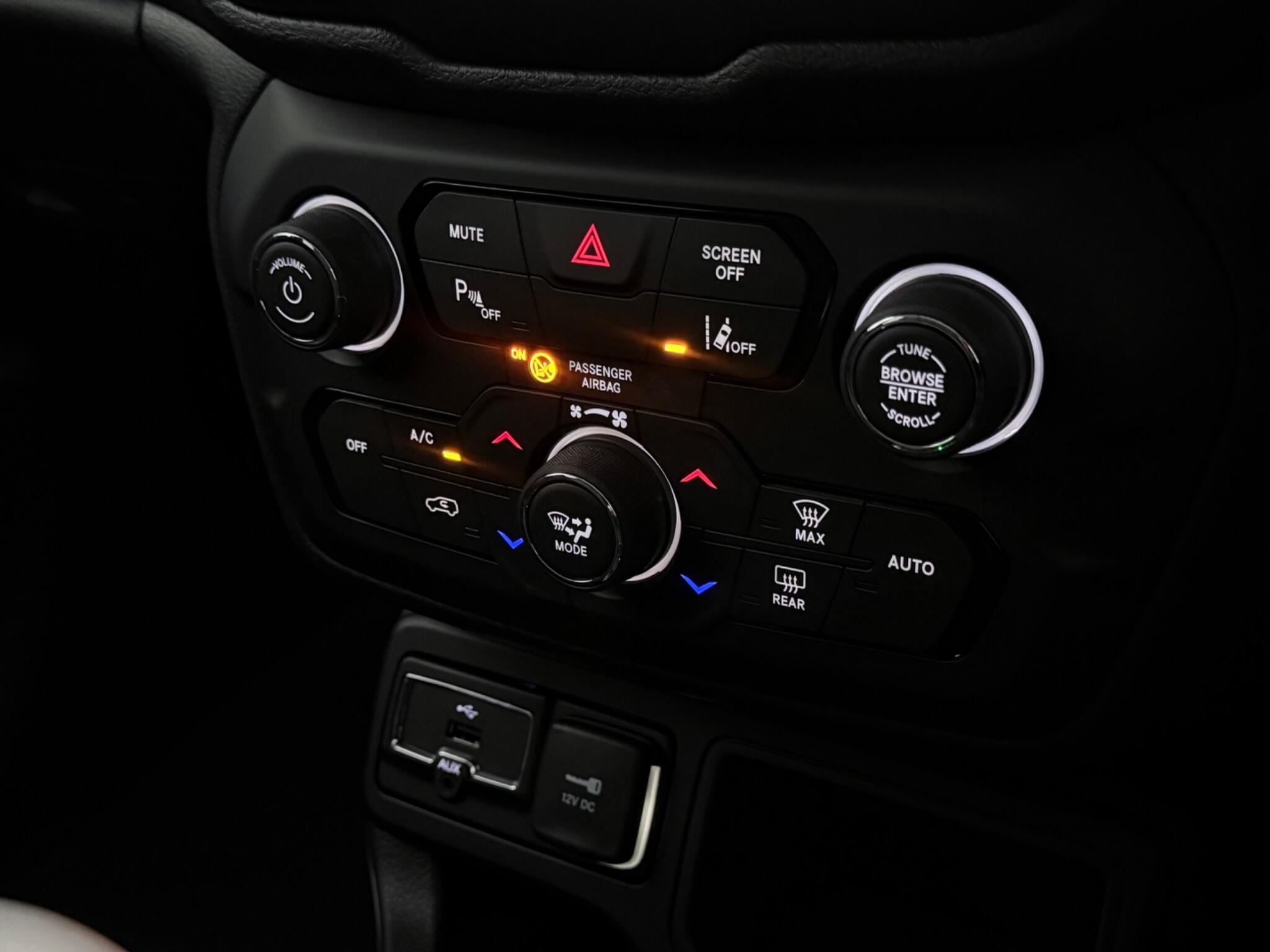 Jeep Renegade view 21