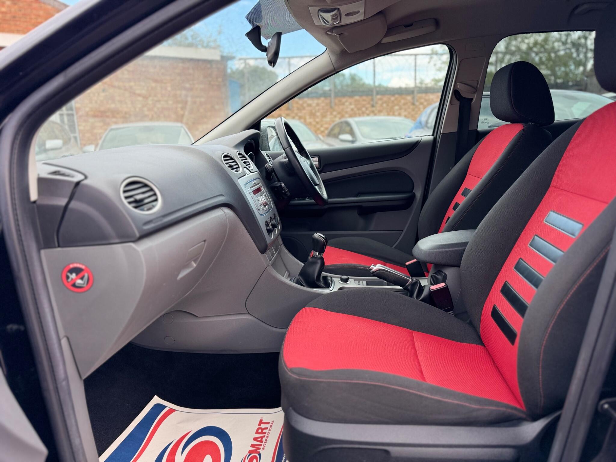 Ford Focus view 15