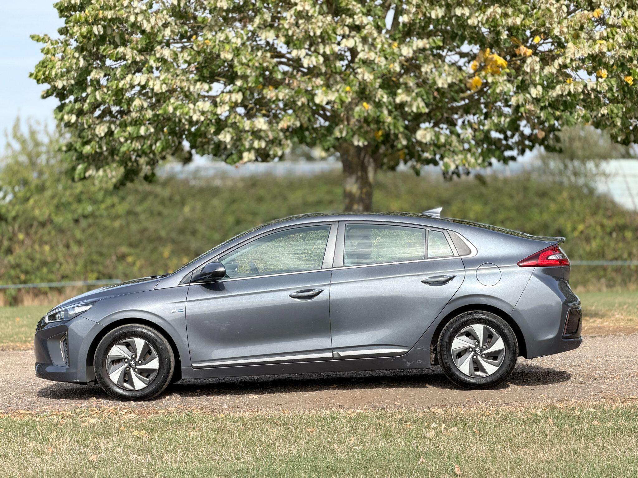 Hyundai Ioniq view 16