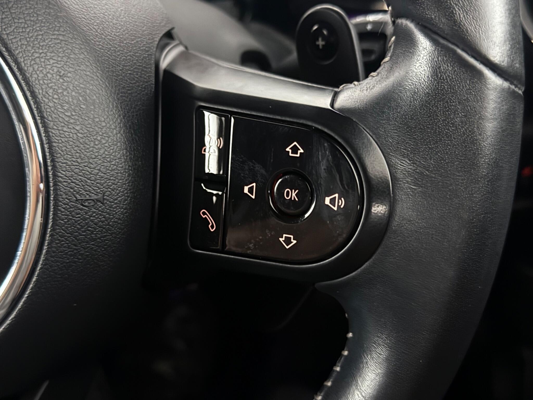 Mini Convertible view 16
