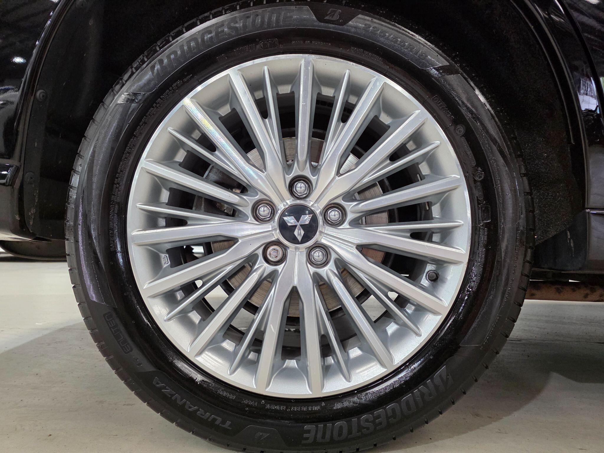 Mitsubishi Outlander view 28
