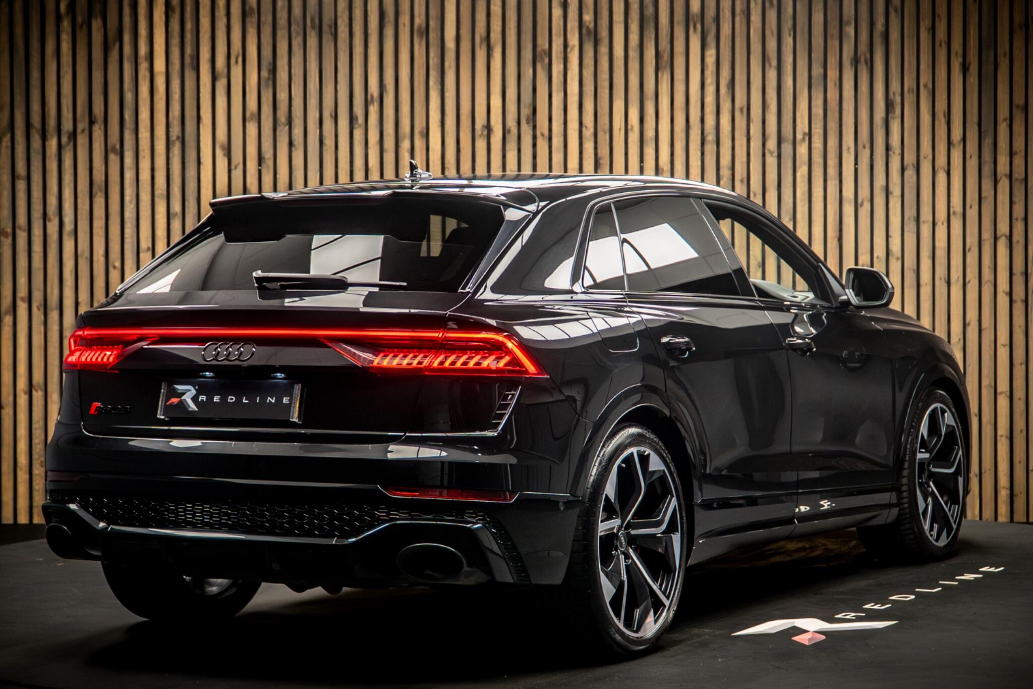Audi RS Q8 view 4