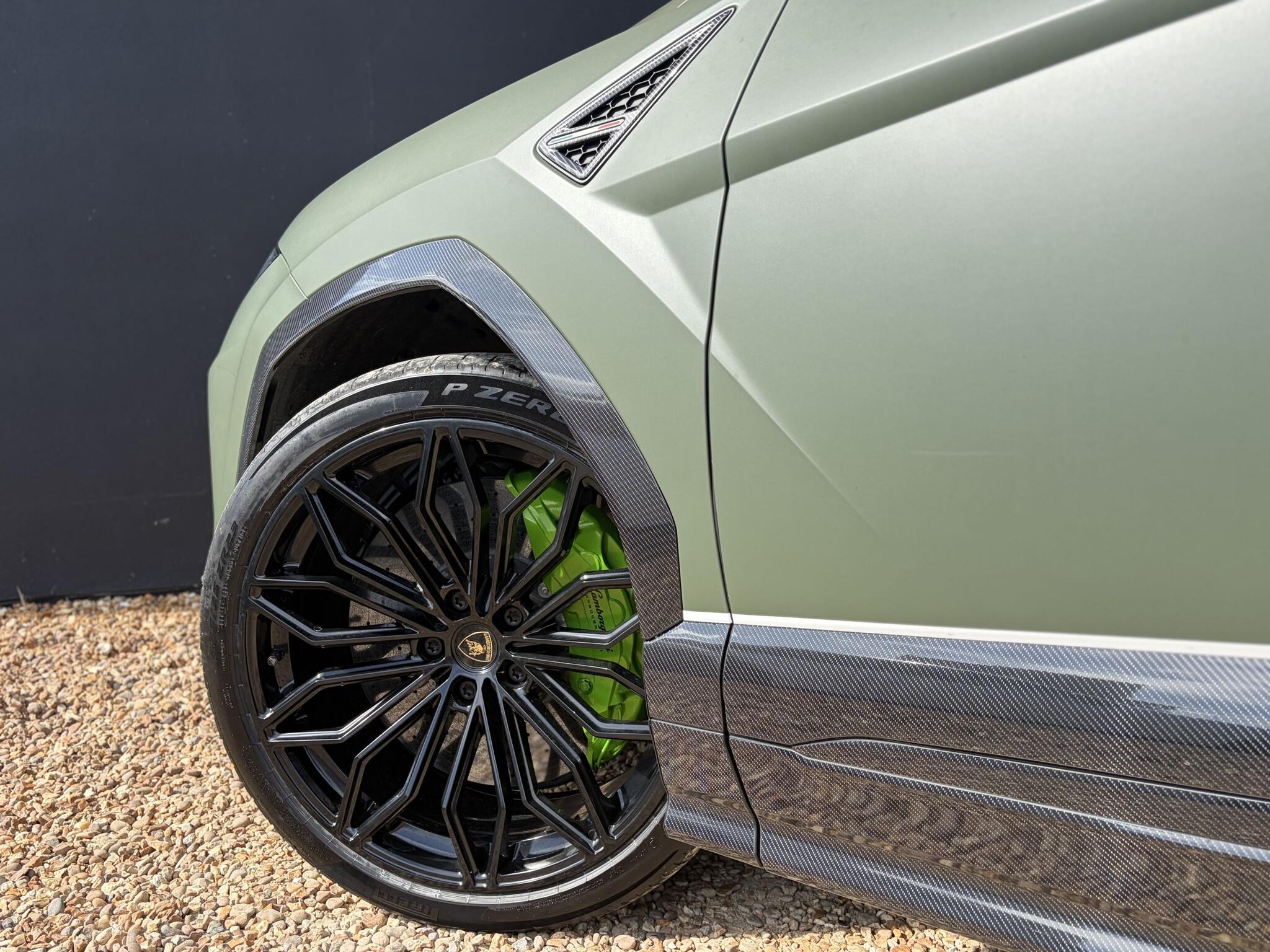 Lamborghini Urus view 9