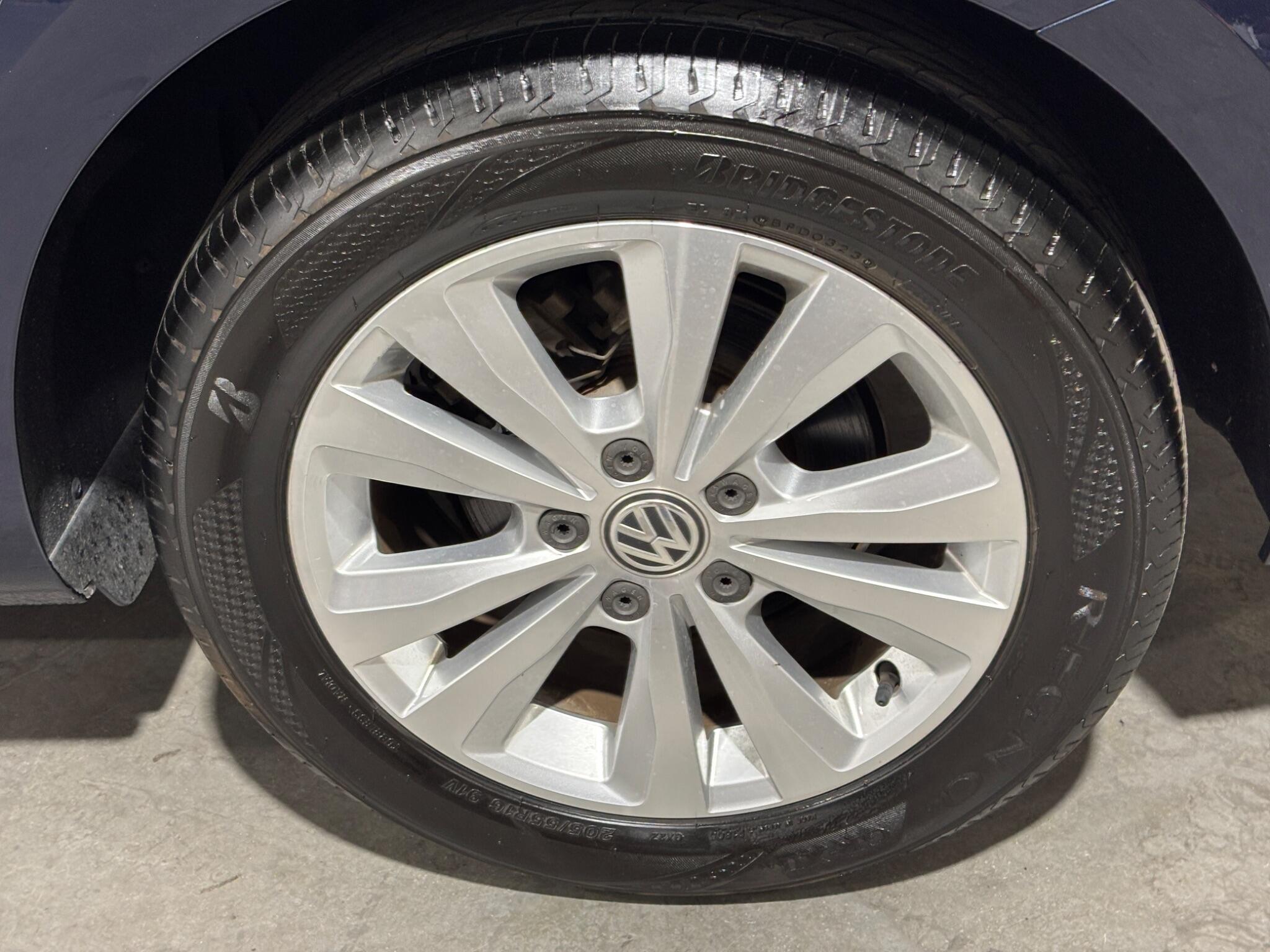 Volkswagen Golf view 65