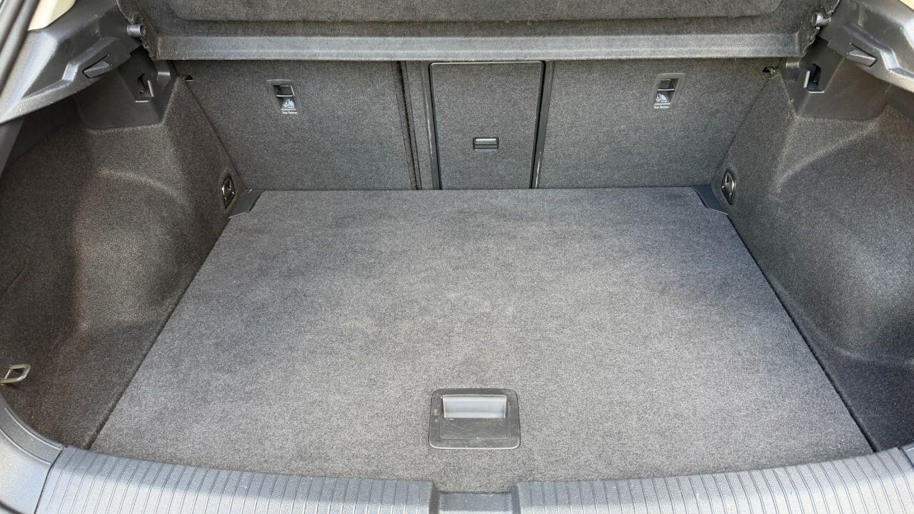Volkswagen T-Roc view 33
