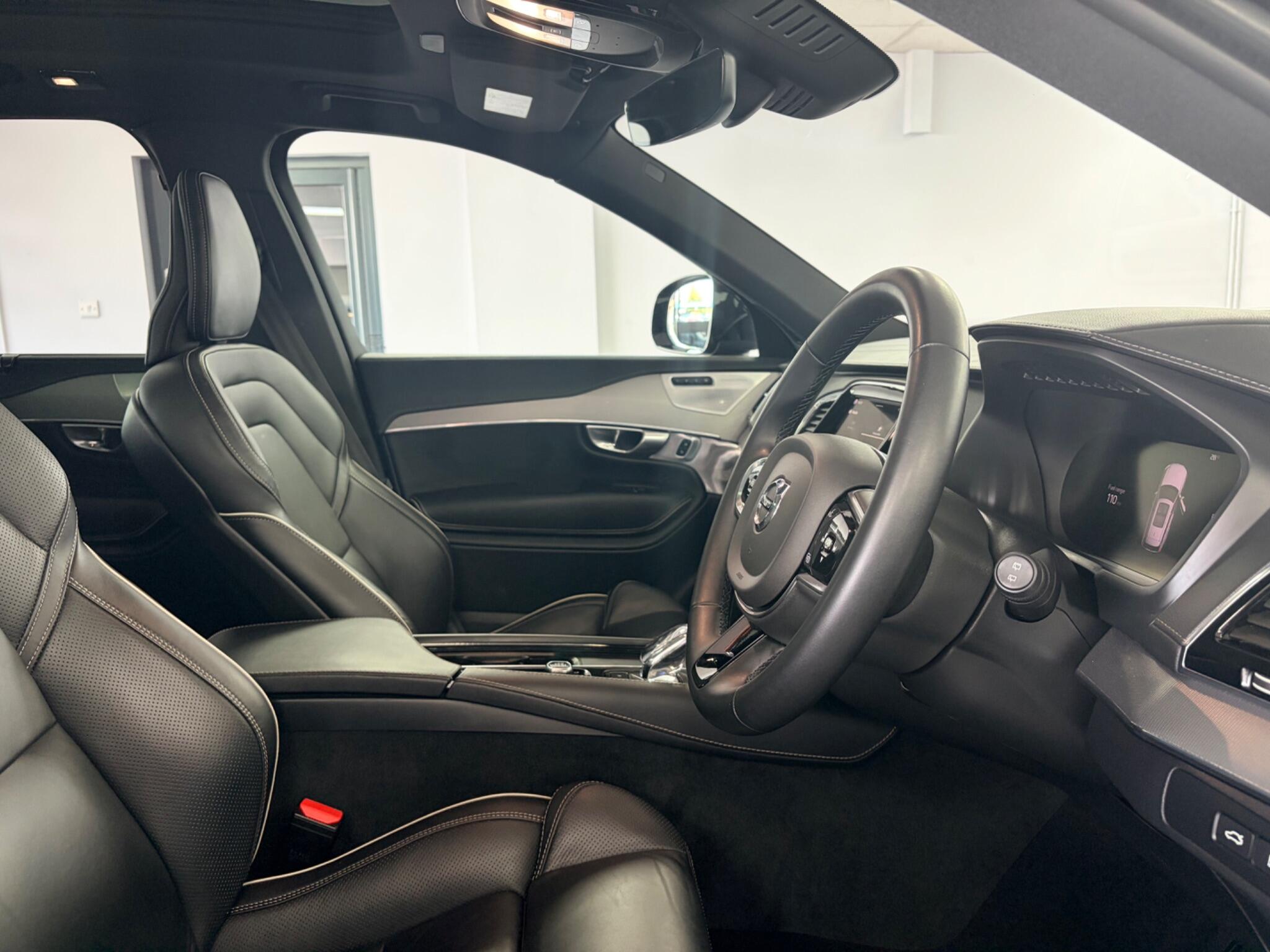 Volvo XC90 view 12