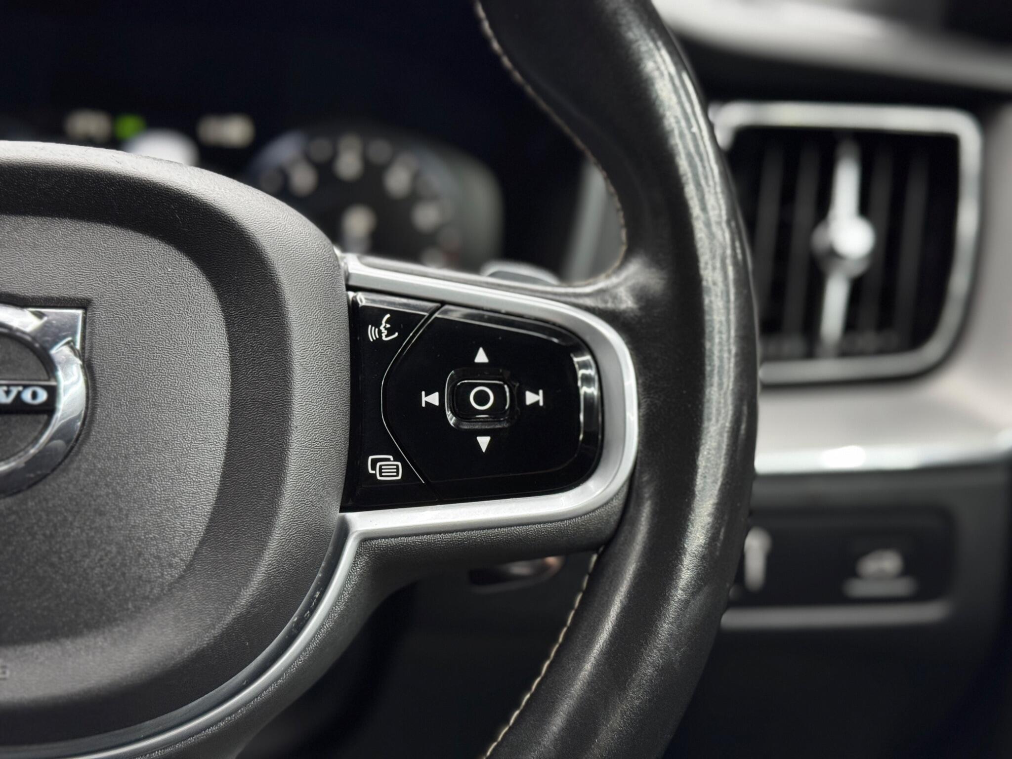 Volvo XC60 view 21