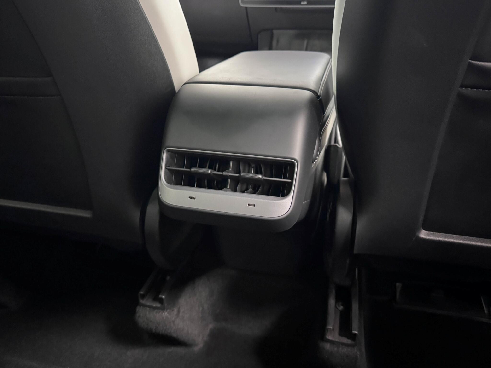 Tesla Model Y view 19
