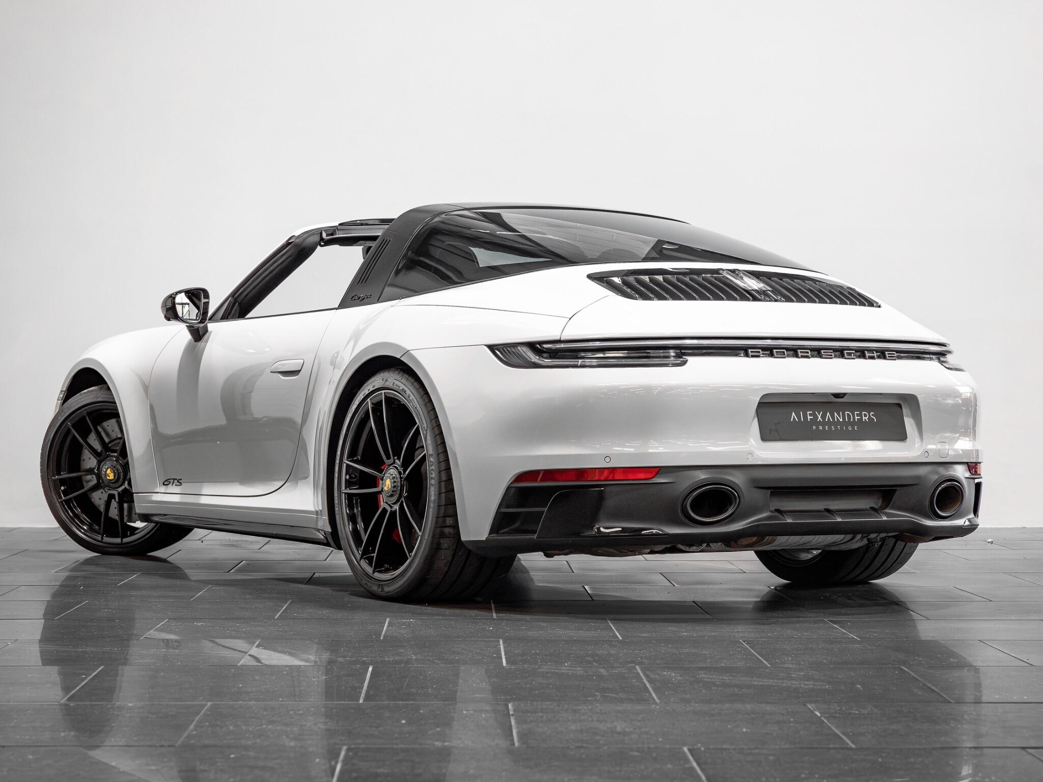 Porsche 911 view 9