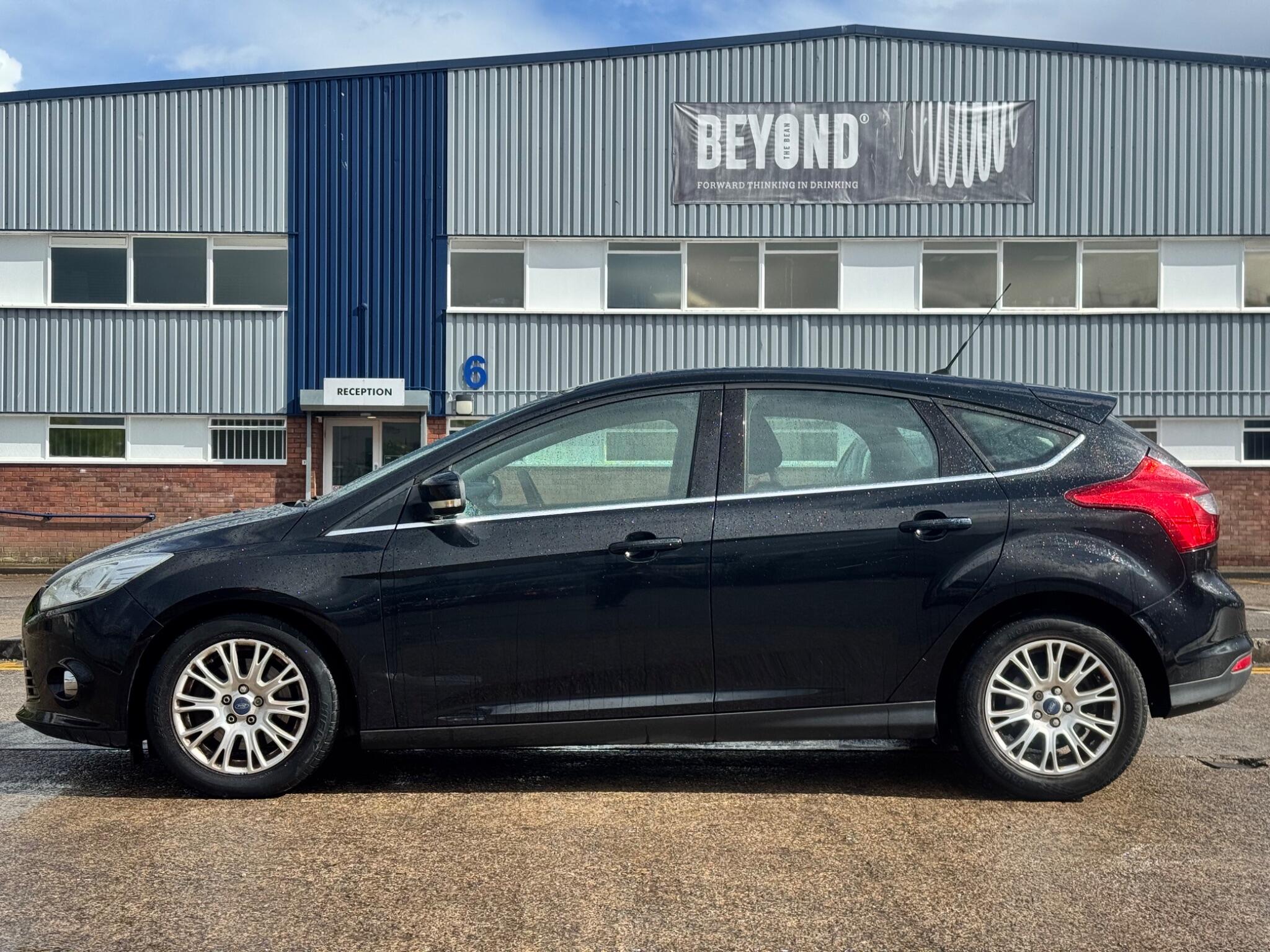 Ford Focus view 11