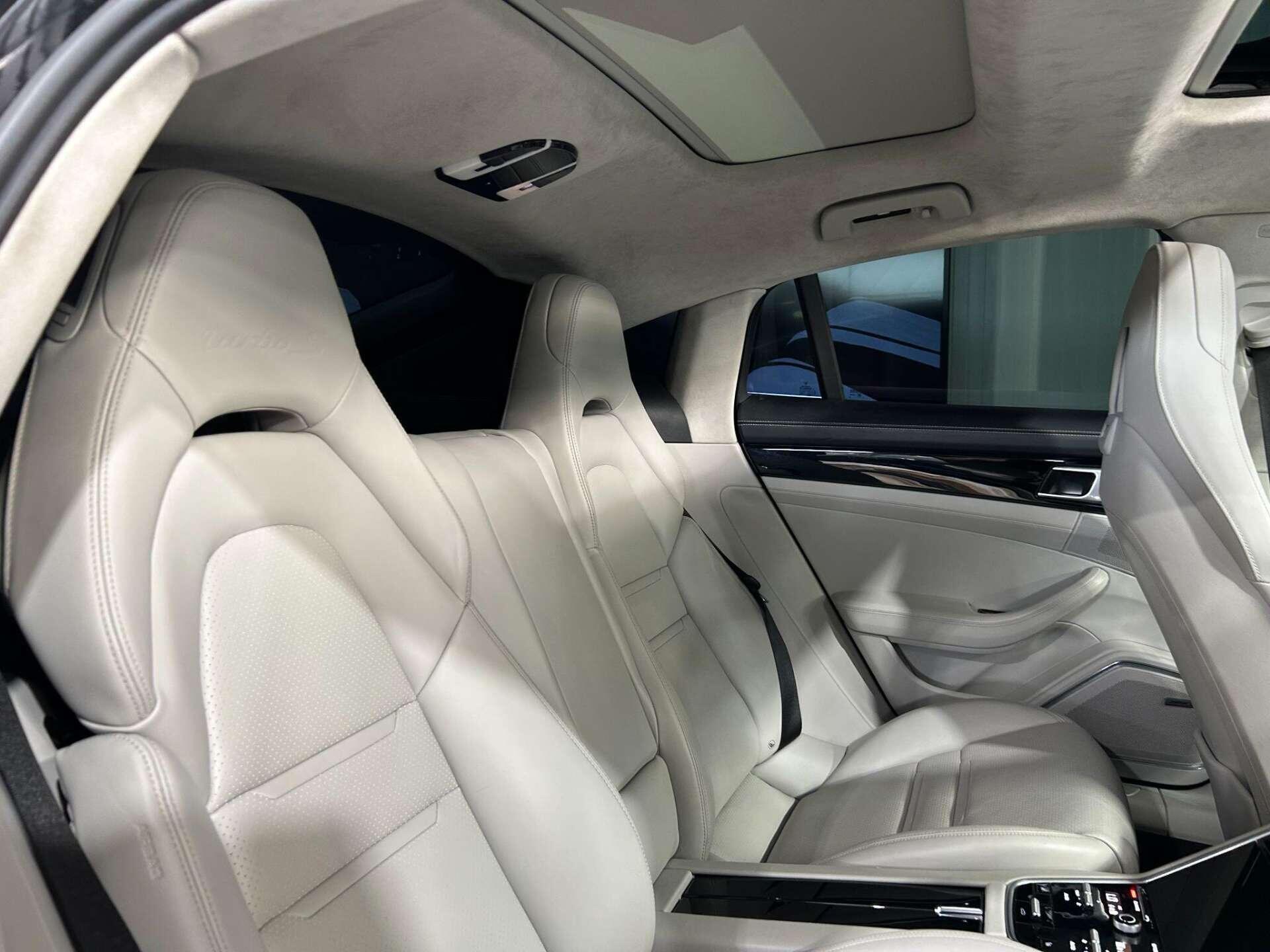 Porsche Panamera view 19