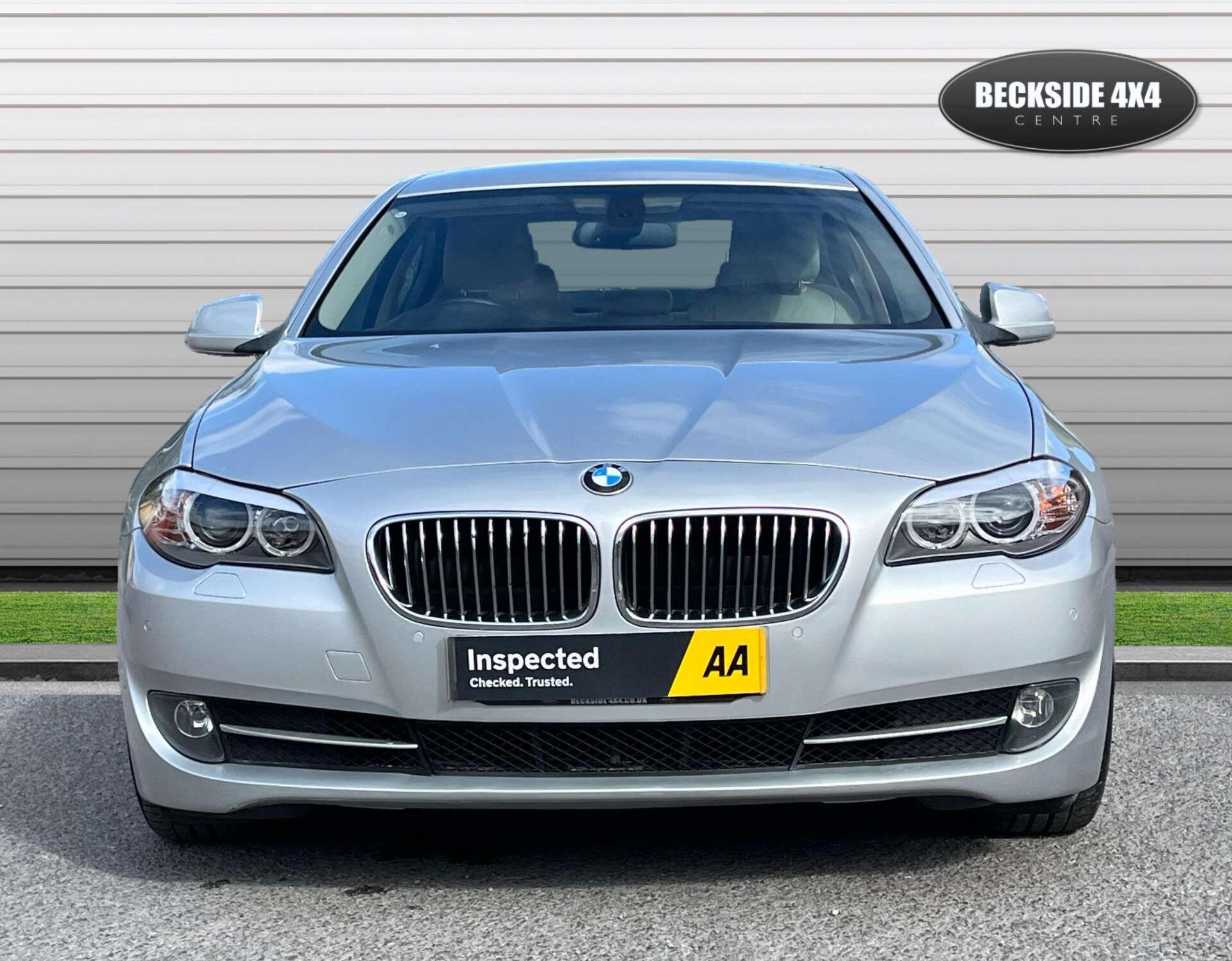 BMW 5 Series view 8