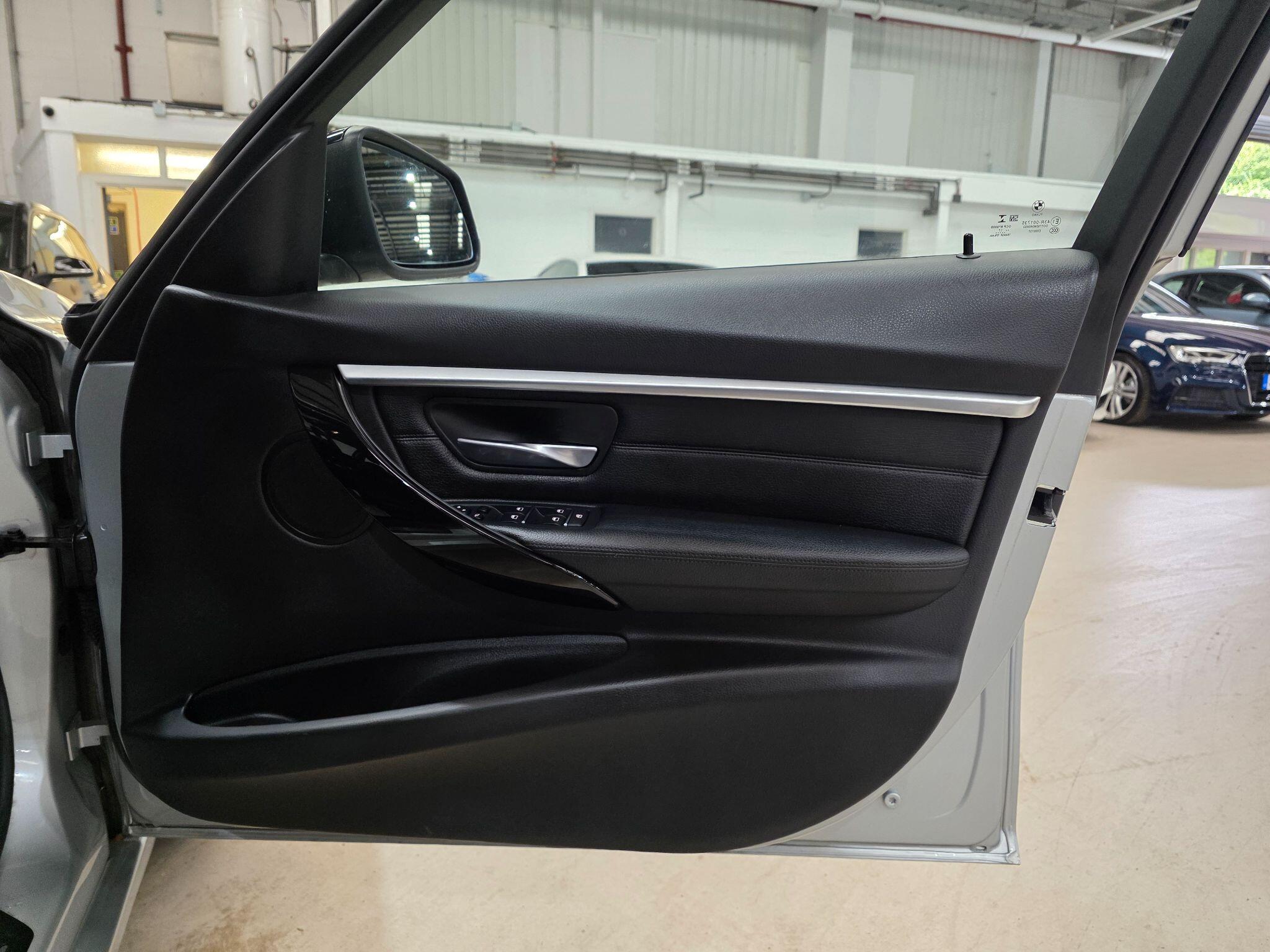 BMW 3 Series view 12