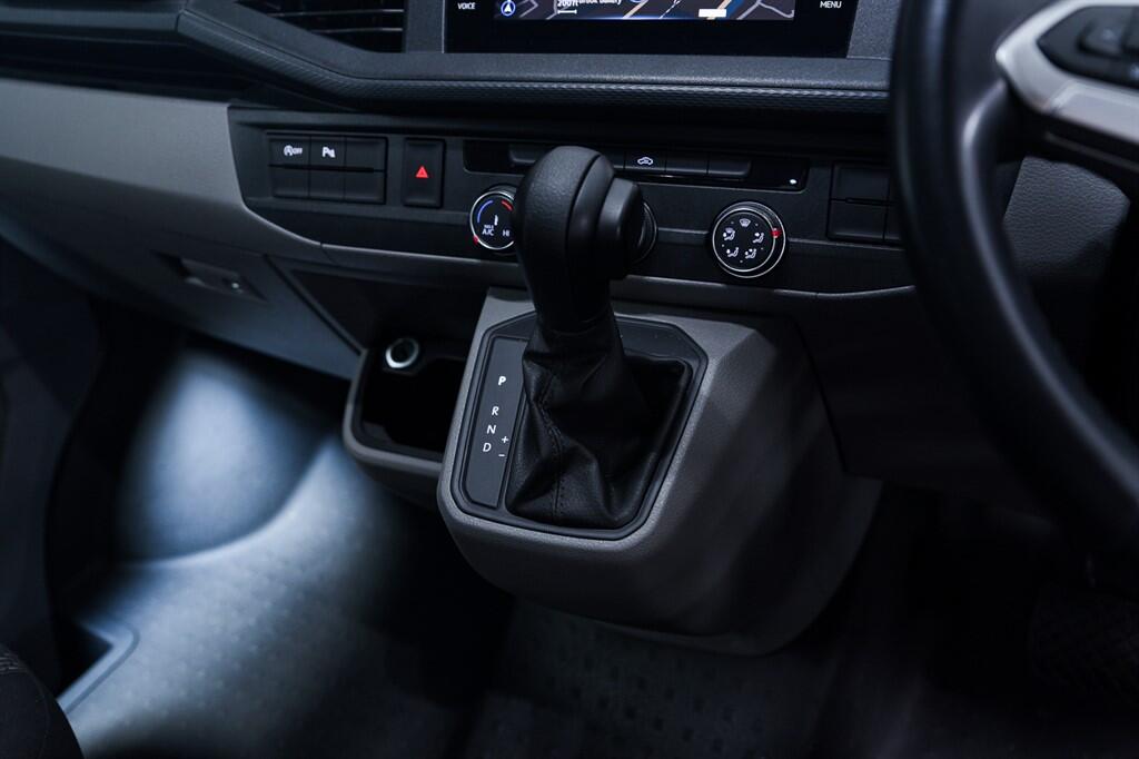 Volkswagen Transporter view 12