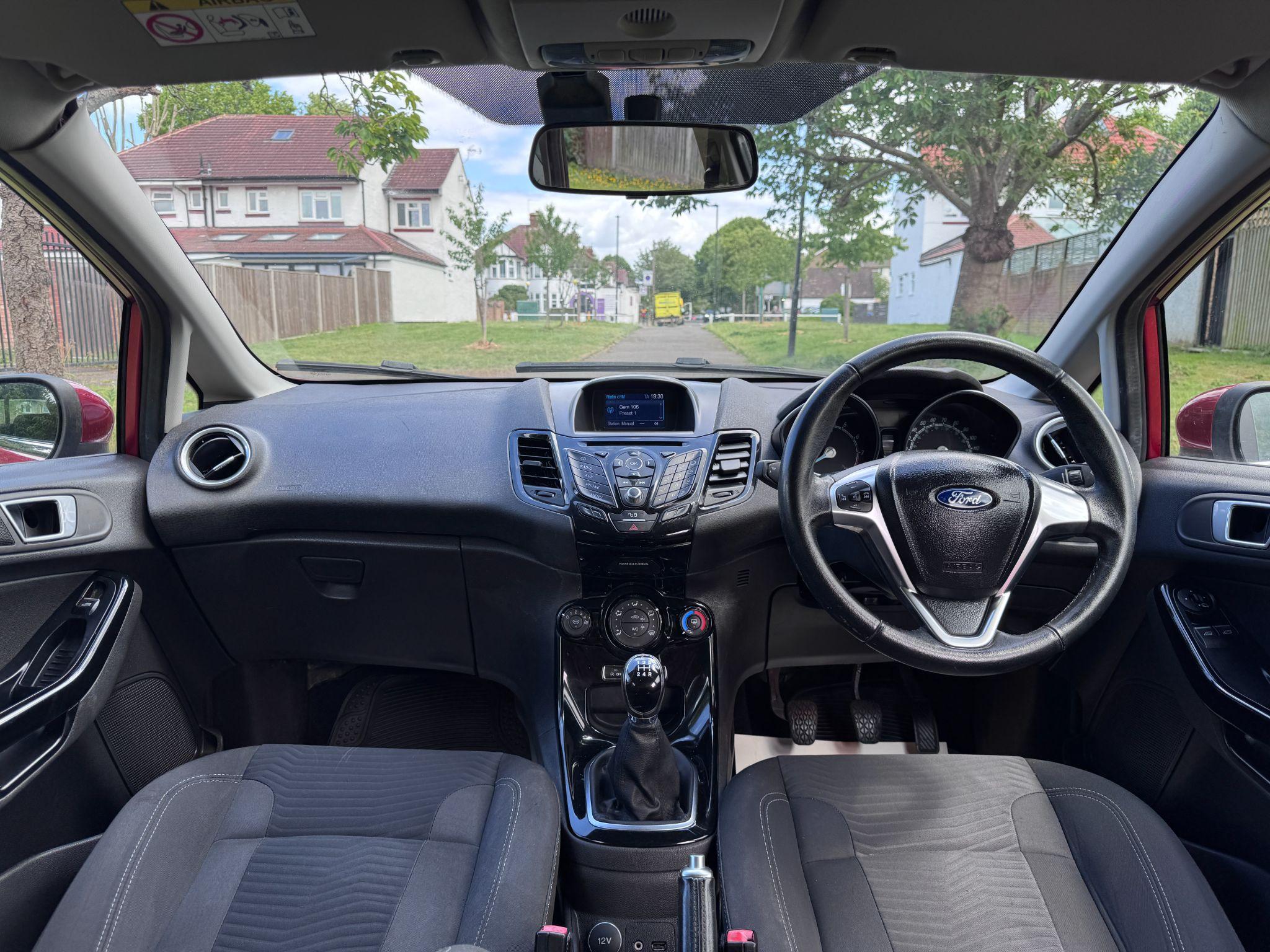 2016 Ford Fiesta image 14