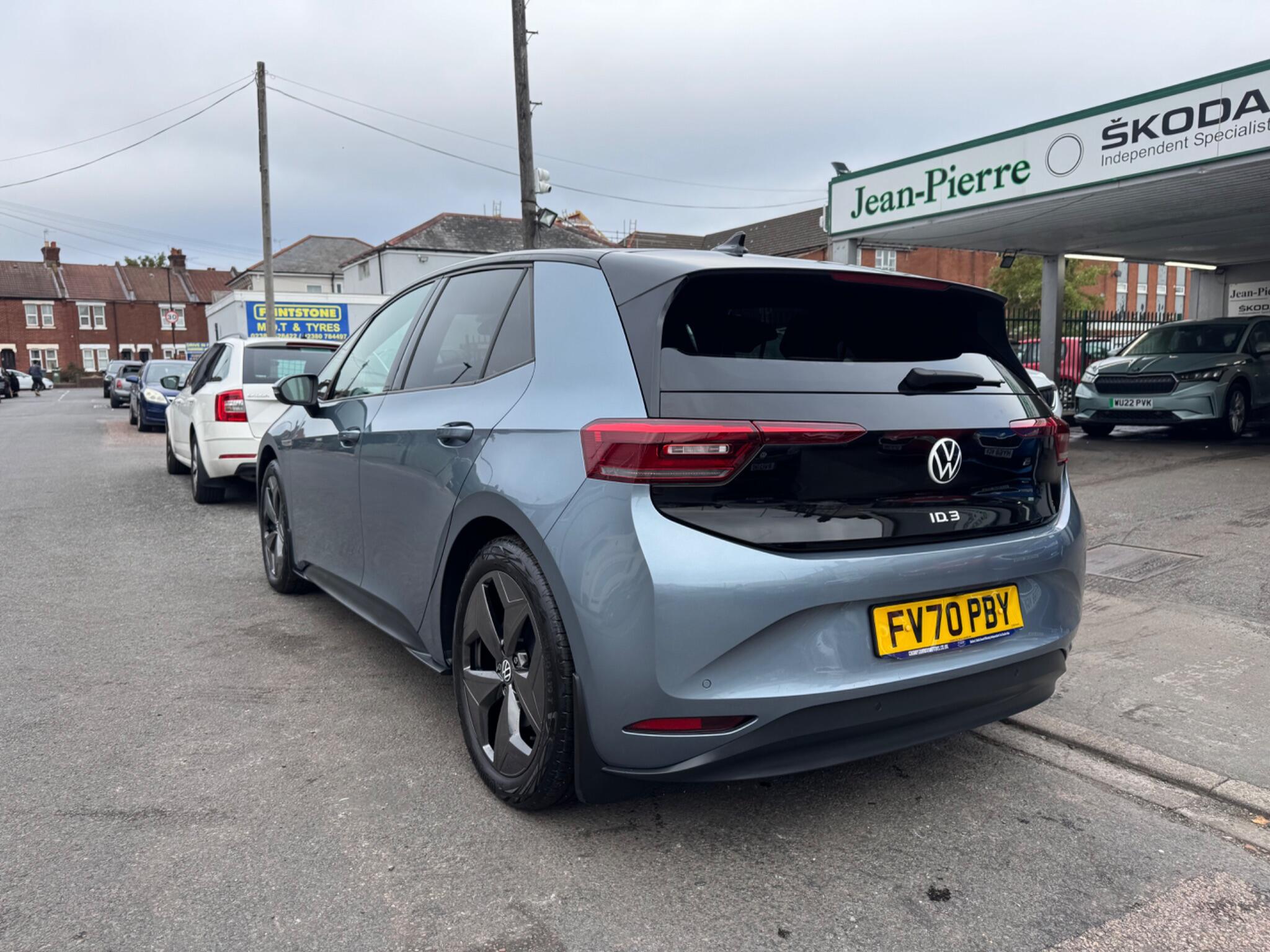 Volkswagen ID.3 view 6