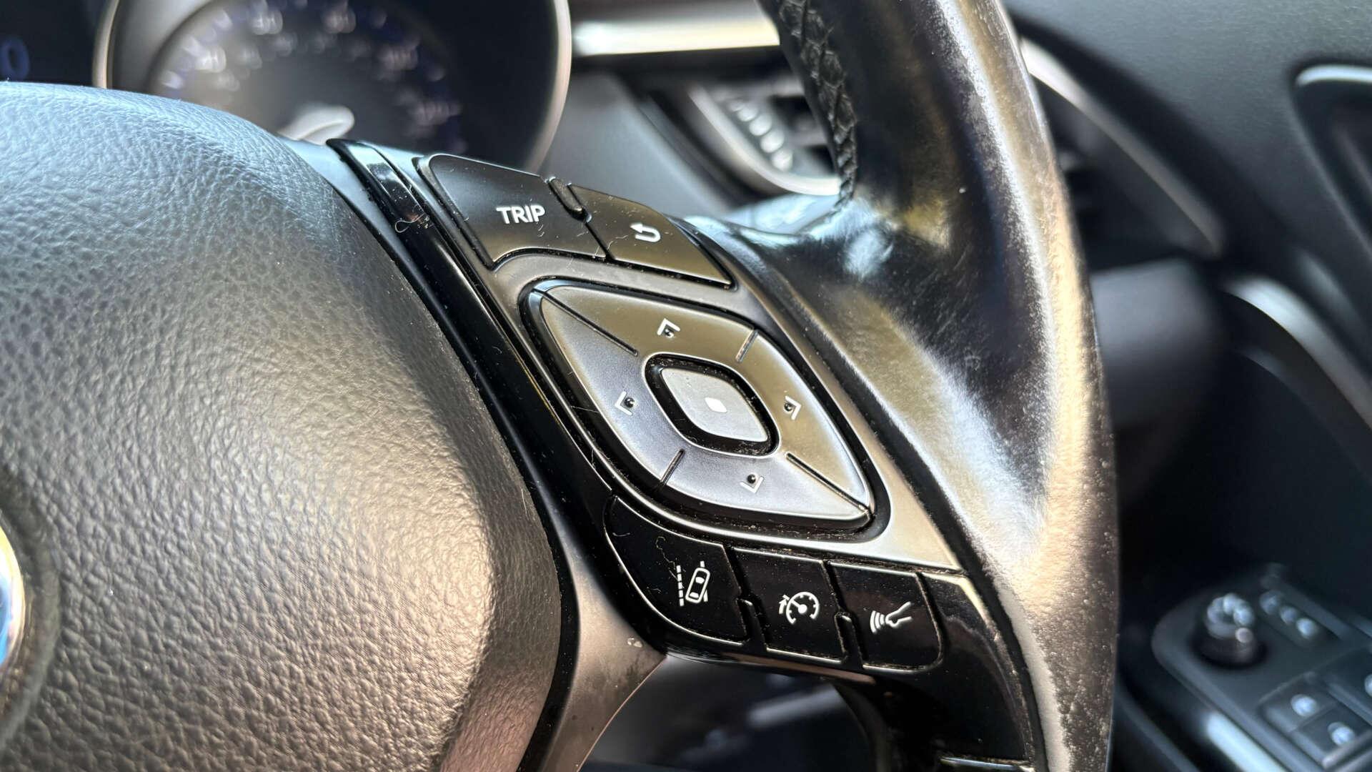 Toyota C-HR view 18