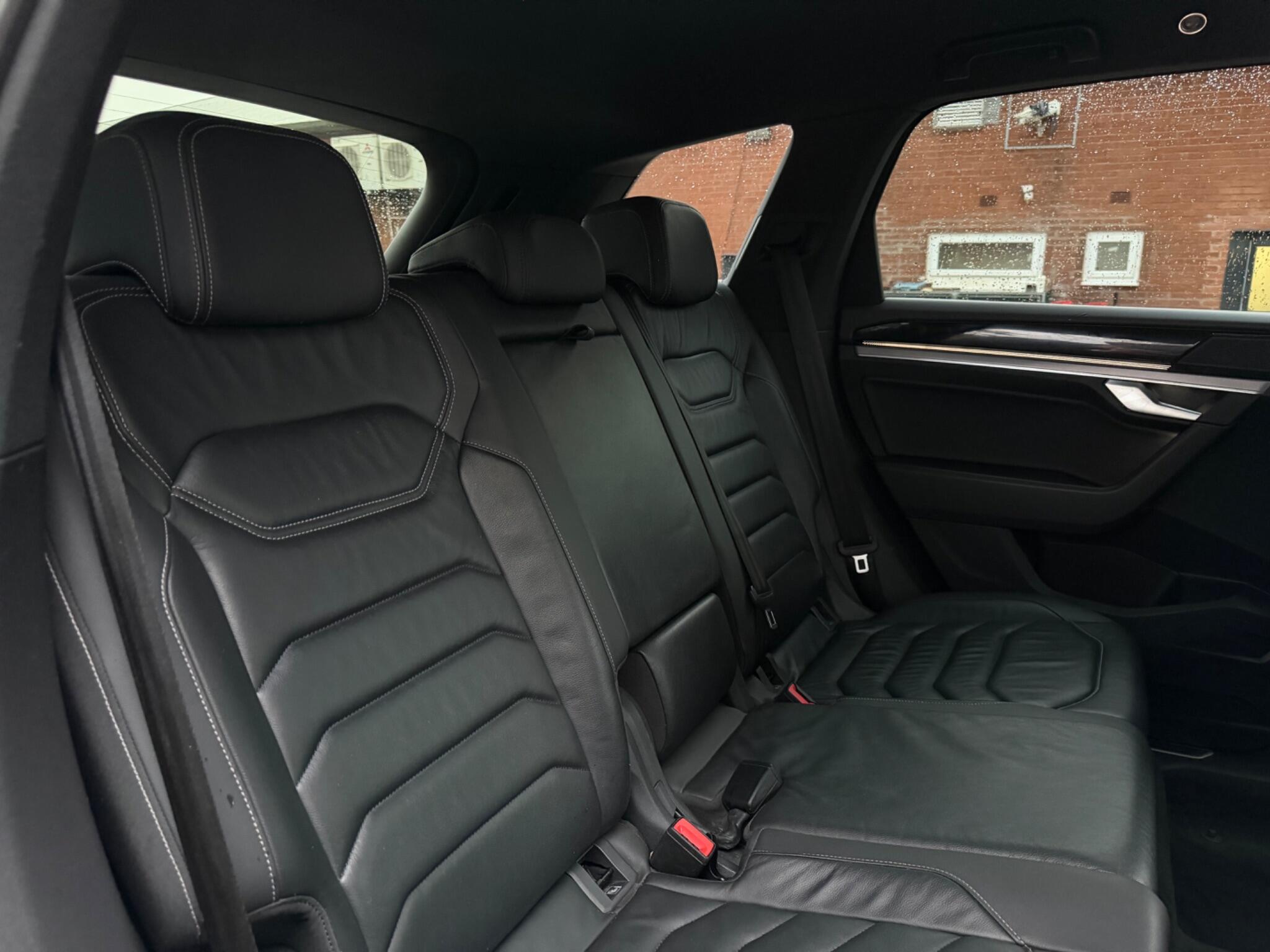 Volkswagen Touareg view 26