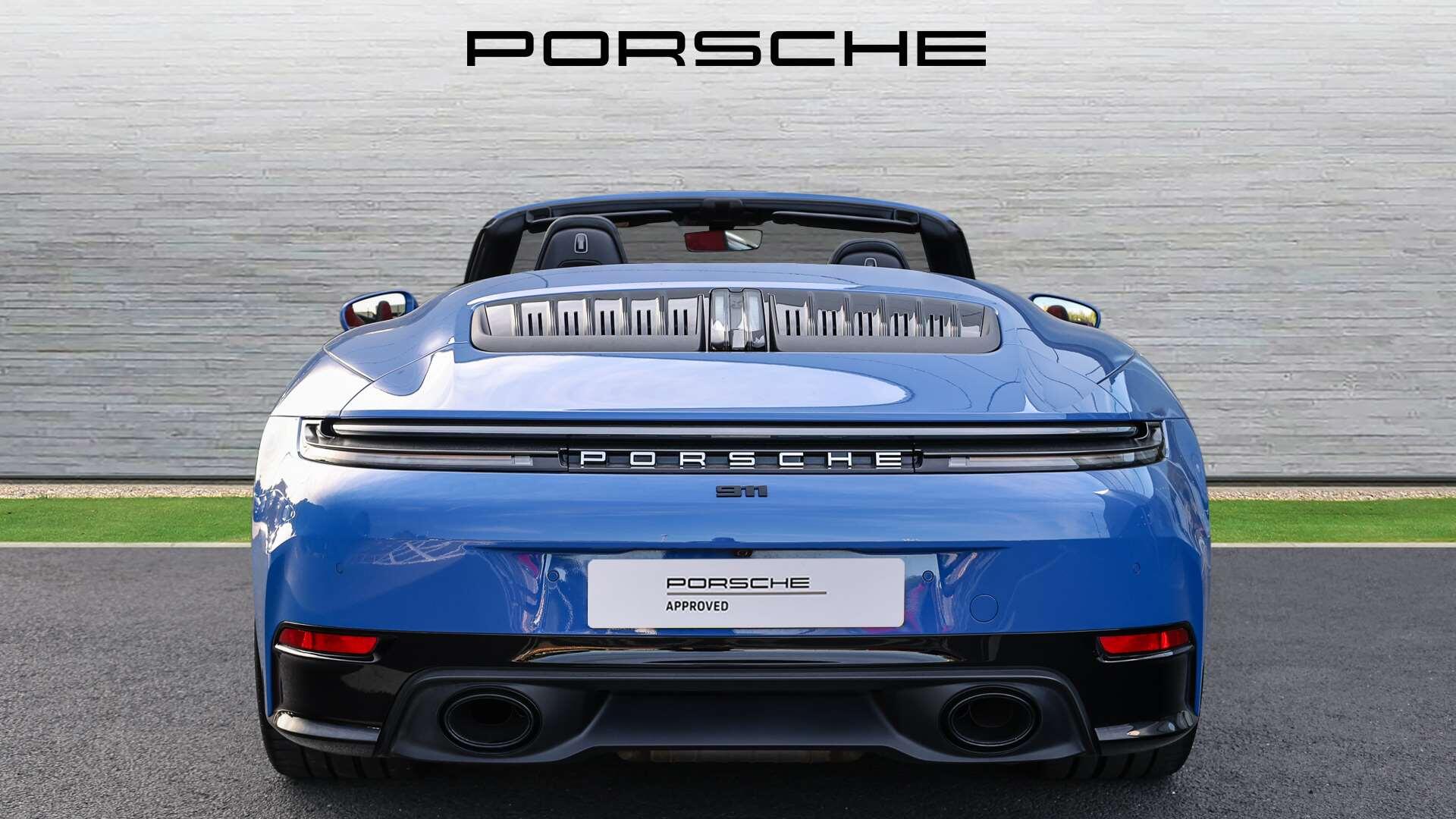 Porsche 911 view 12