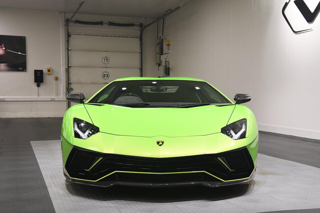 Lamborghini Aventador view 31