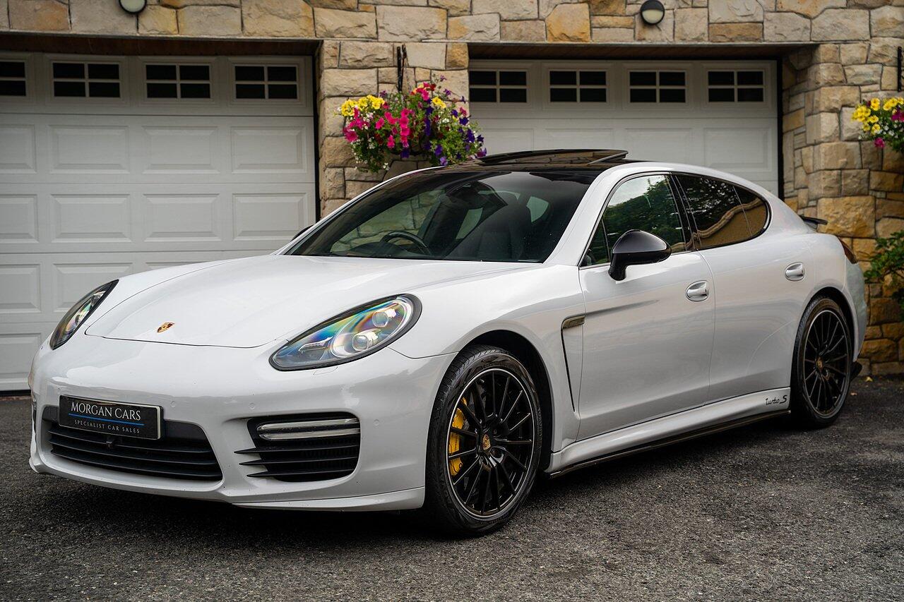 Porsche Panamera view 34