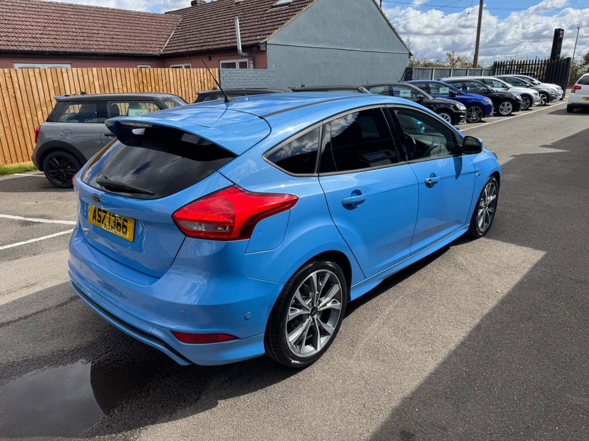 Ford Focus view 6