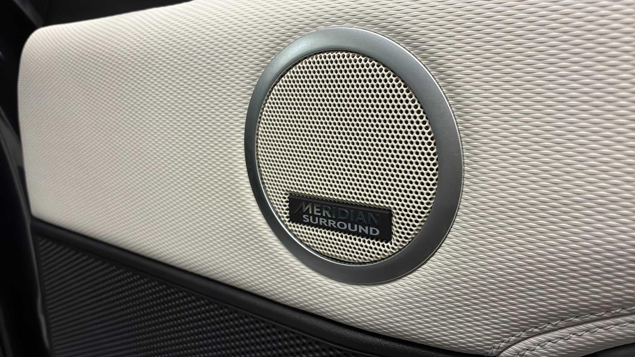 Land Rover Discovery view 33