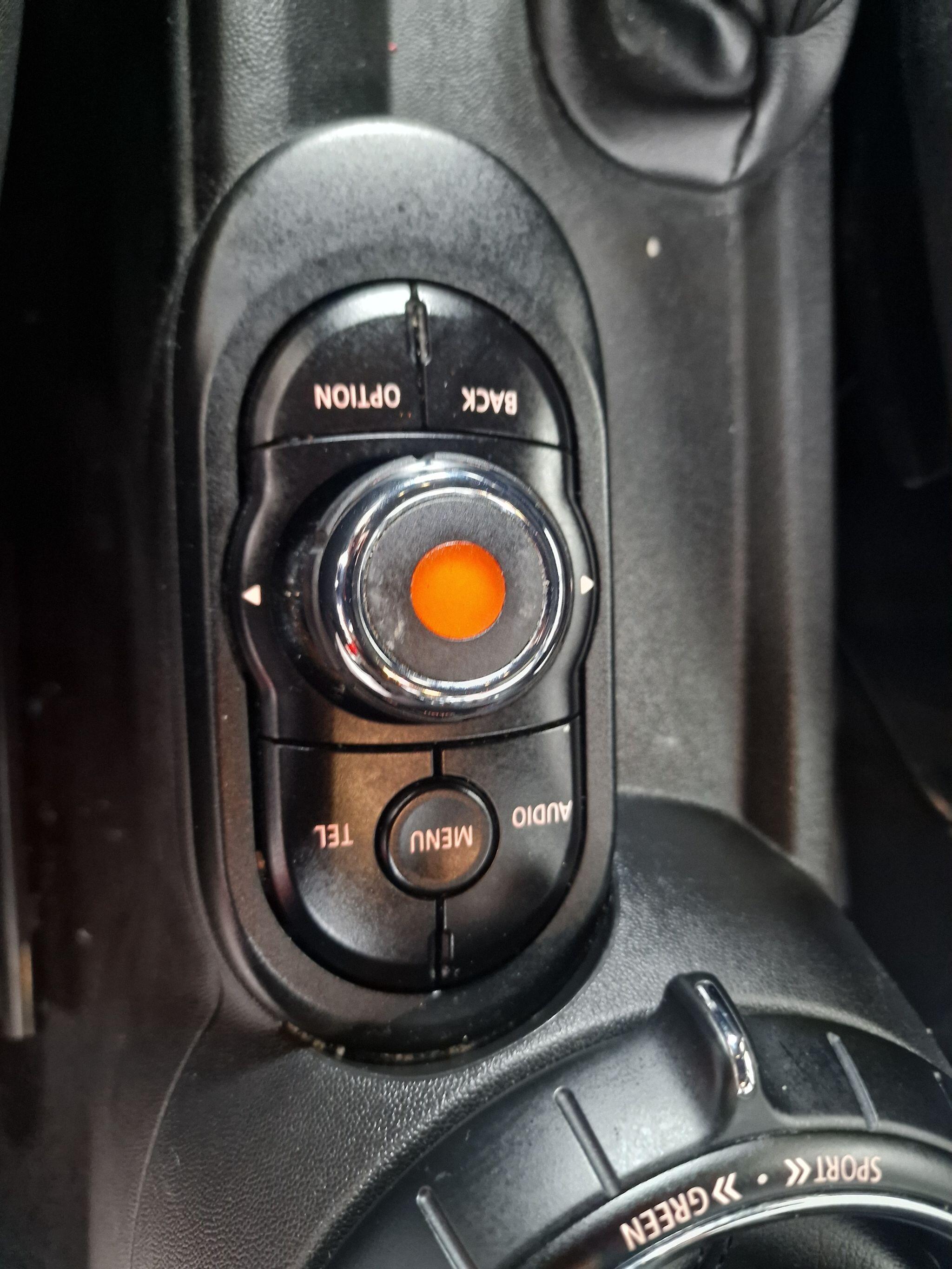2015 MINI Hatch image 26