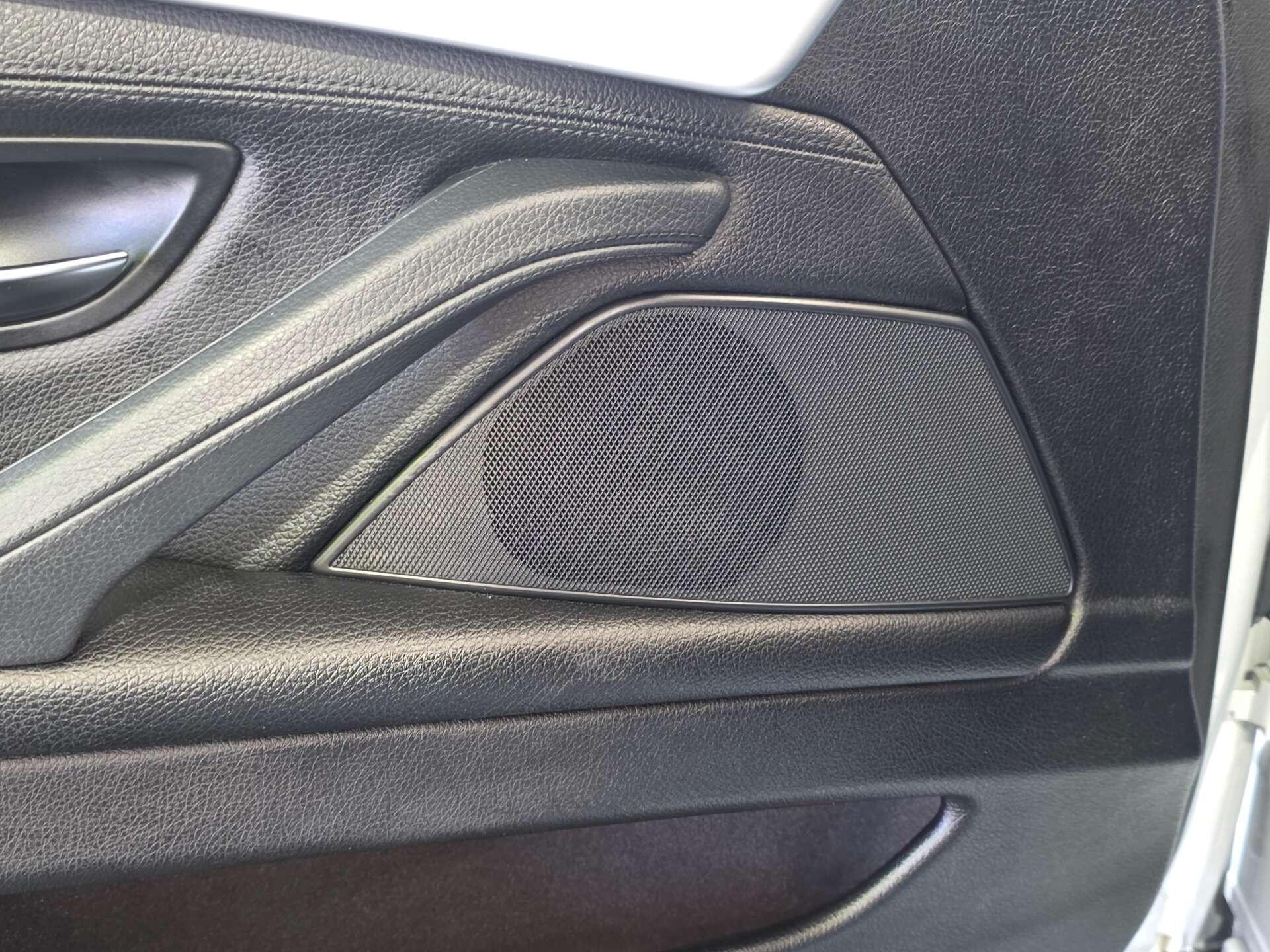 BMW 5 Series view 56
