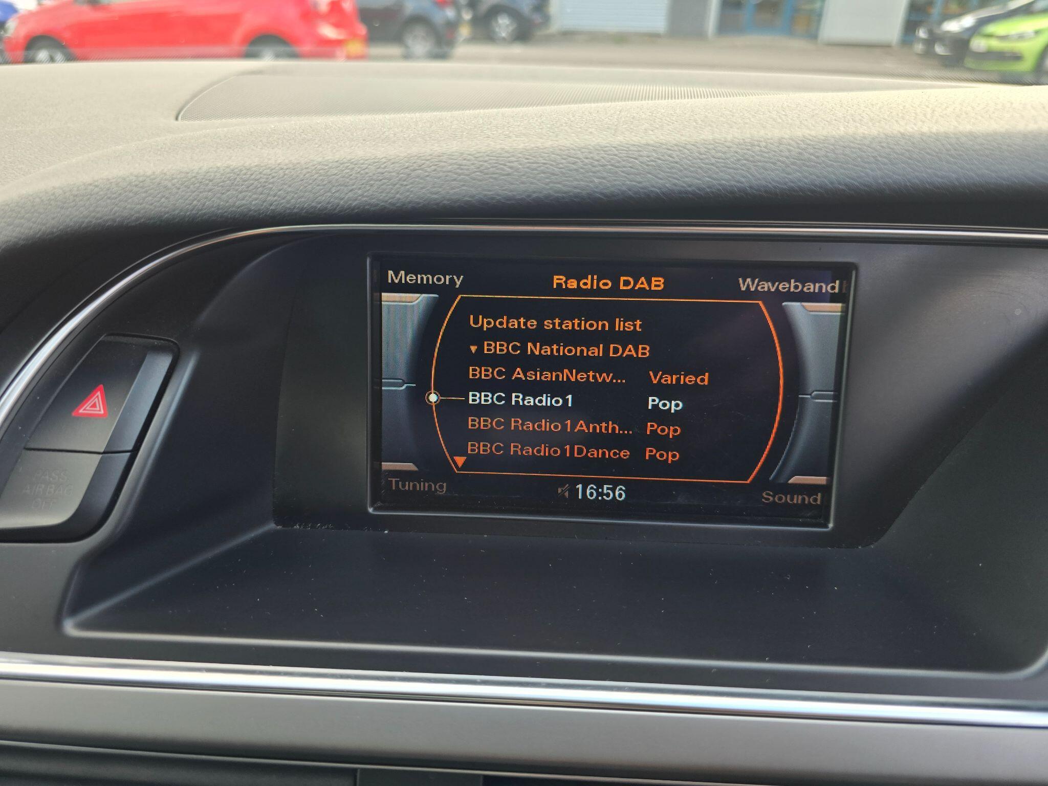 Audi A4 view 14