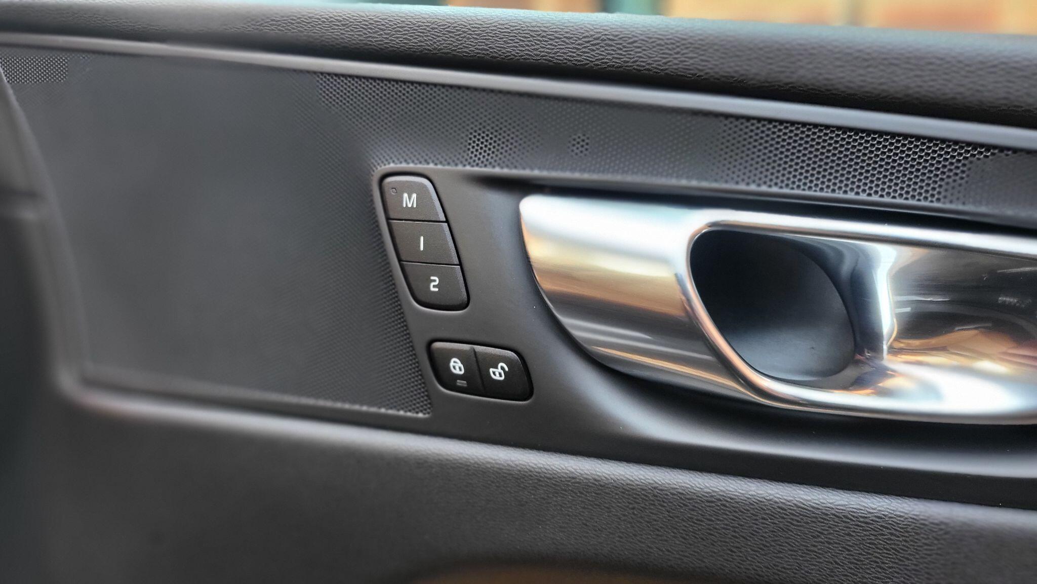 Volvo XC60 view 25