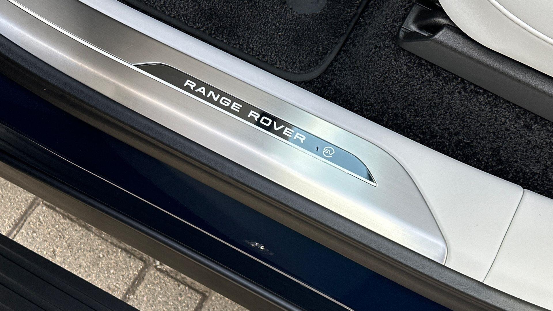 Land Rover Range Rover view 41