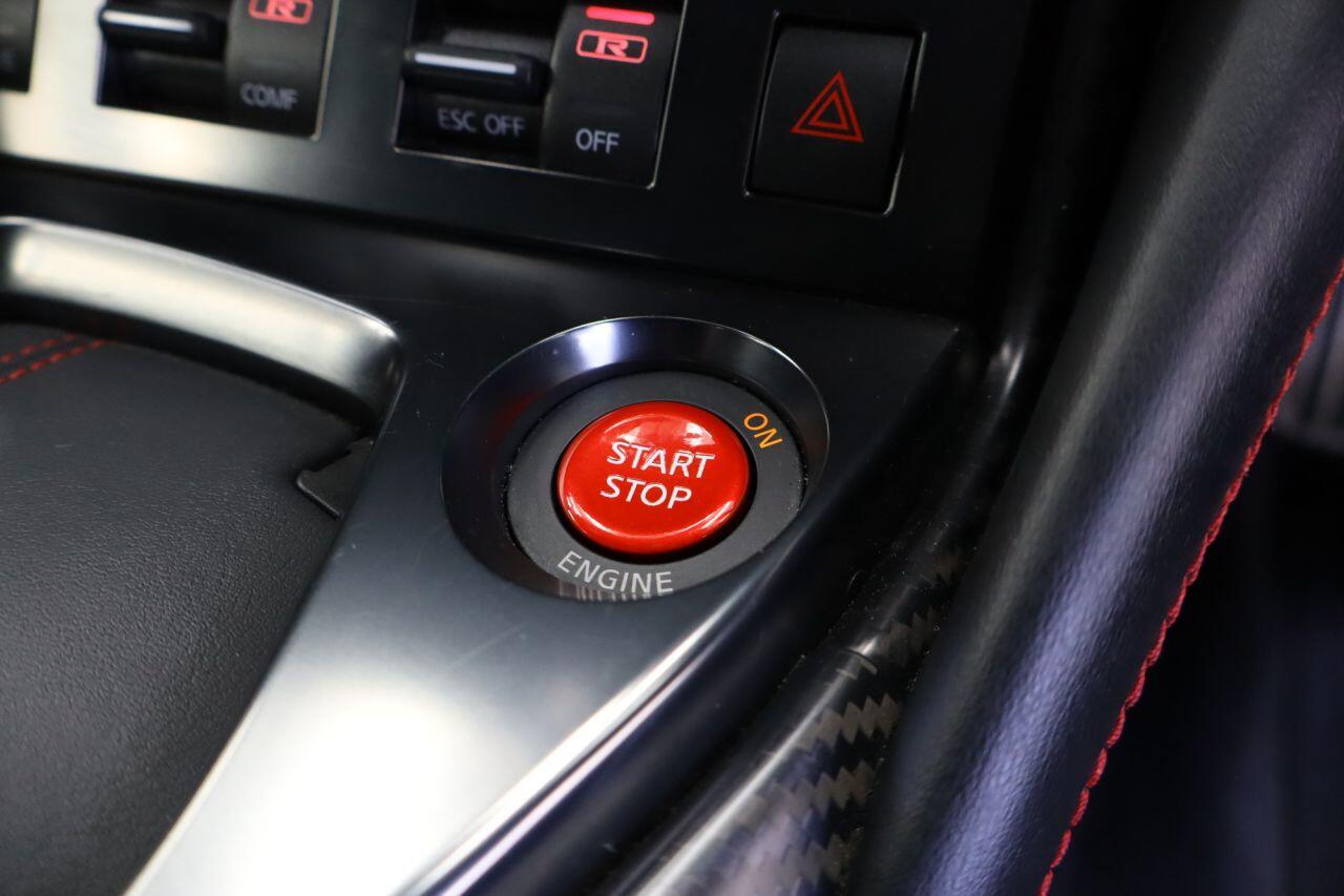Nissan GT-R view 16
