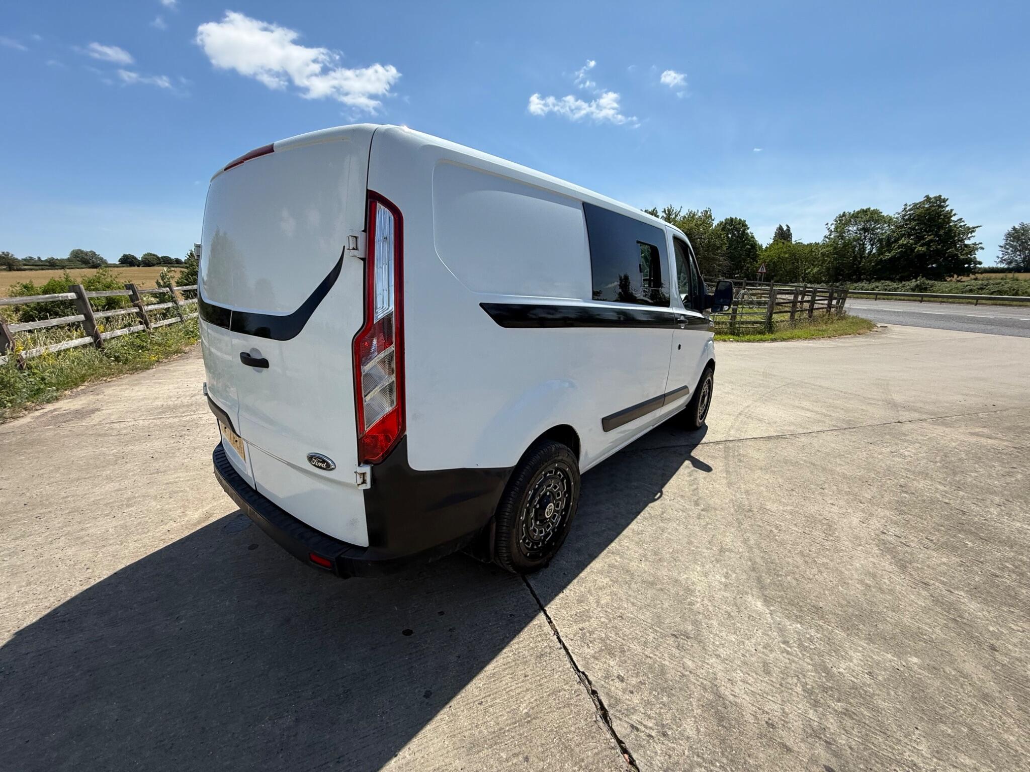 Ford Transit Custom 2.0 TDCi 290 L1 H1 5dr — photo 23 of 84