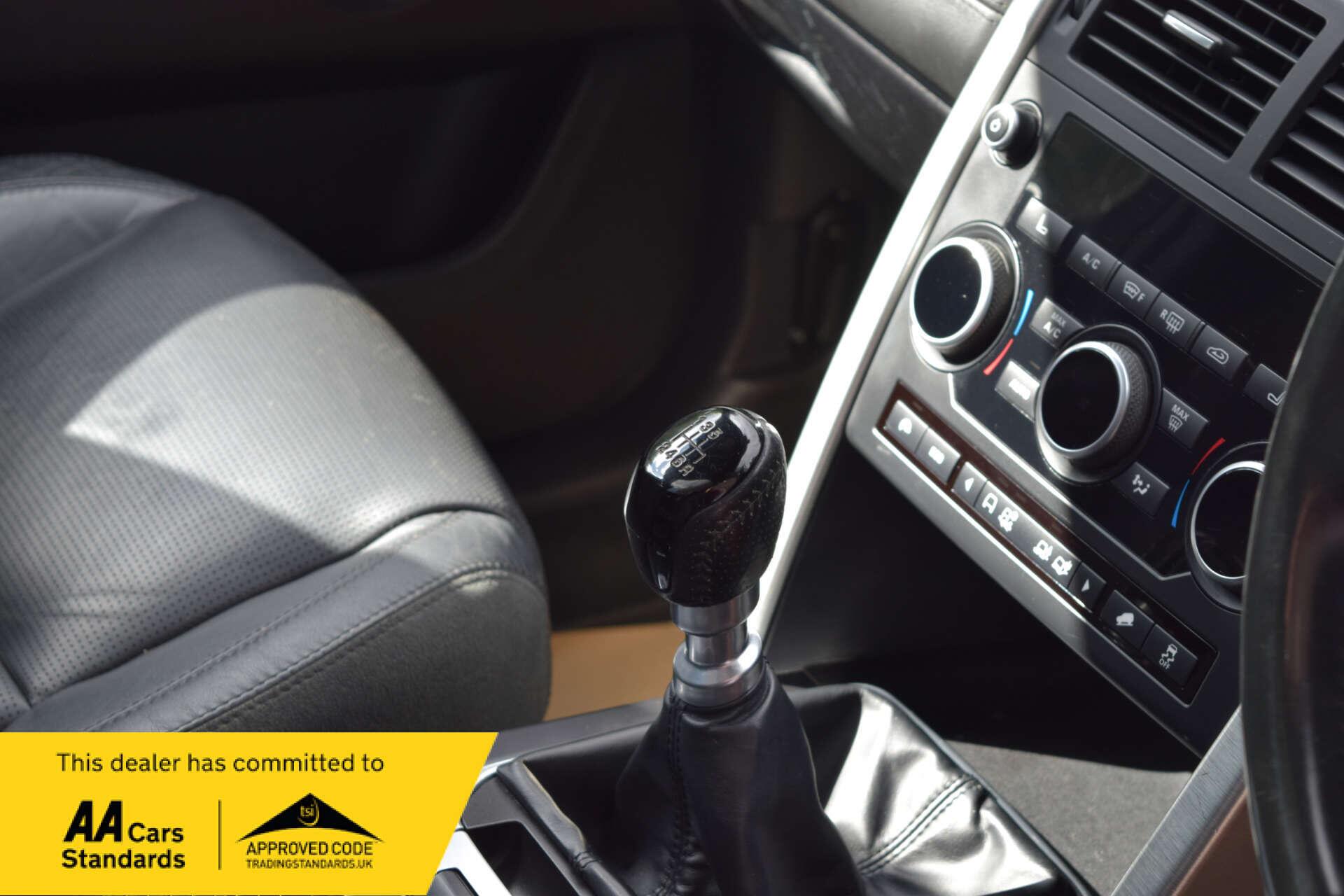 Land Rover Discovery Sport view 40