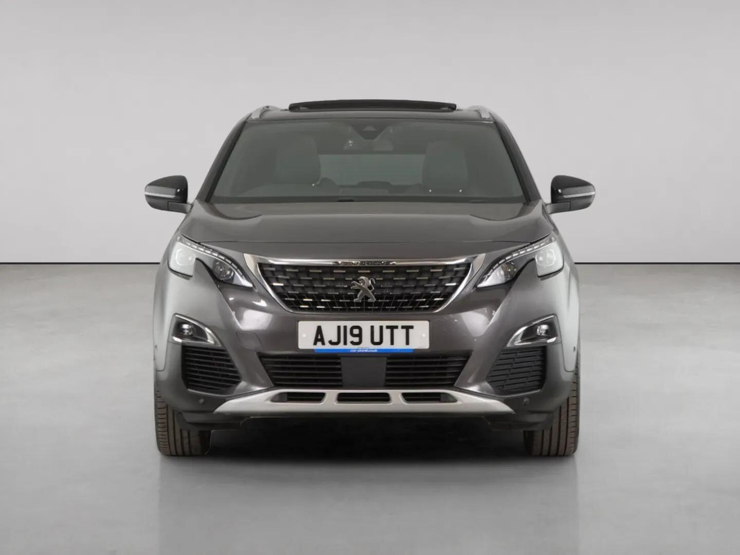 Peugeot 5008 view 5