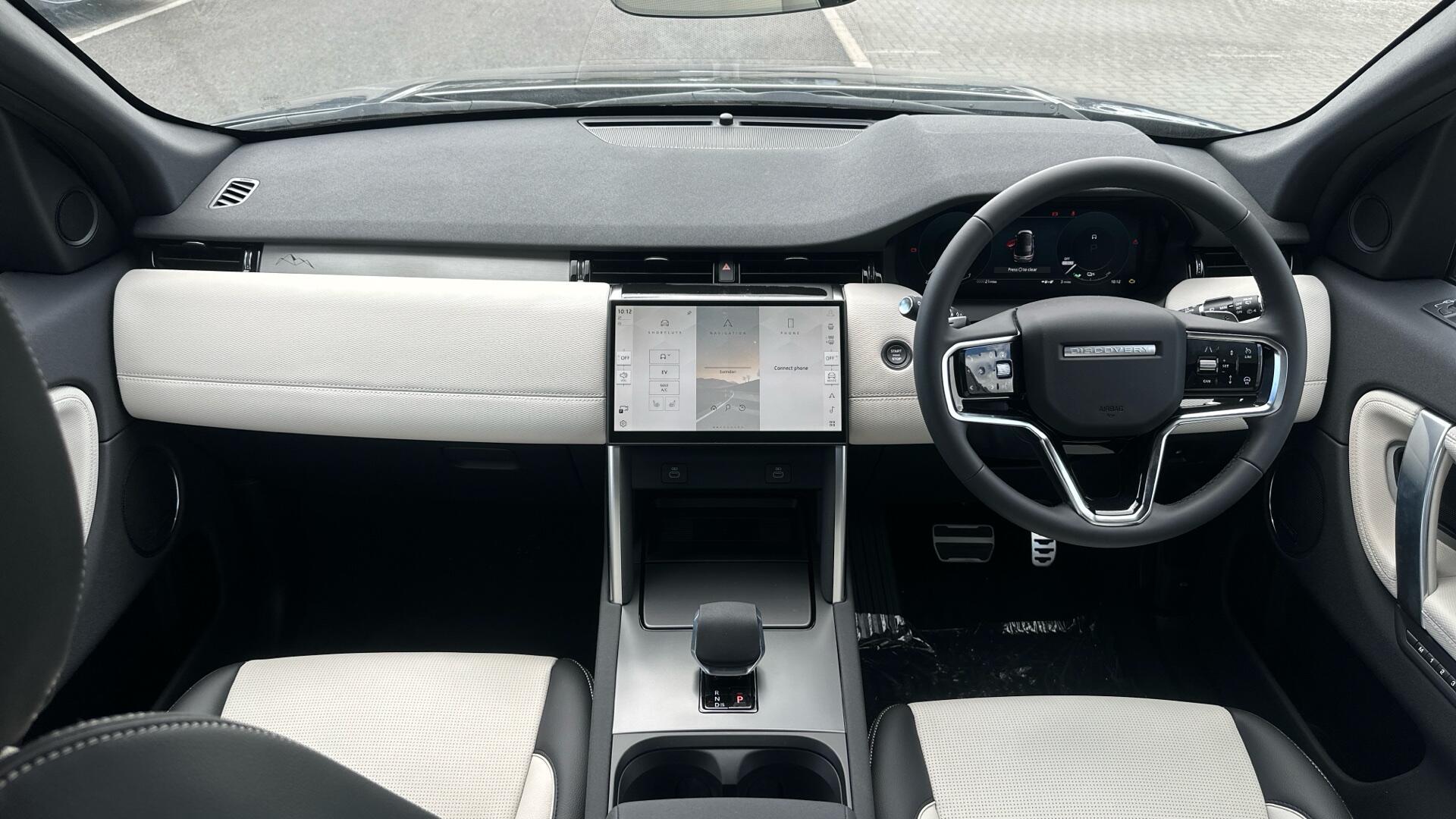Land Rover Discovery Sport view 11