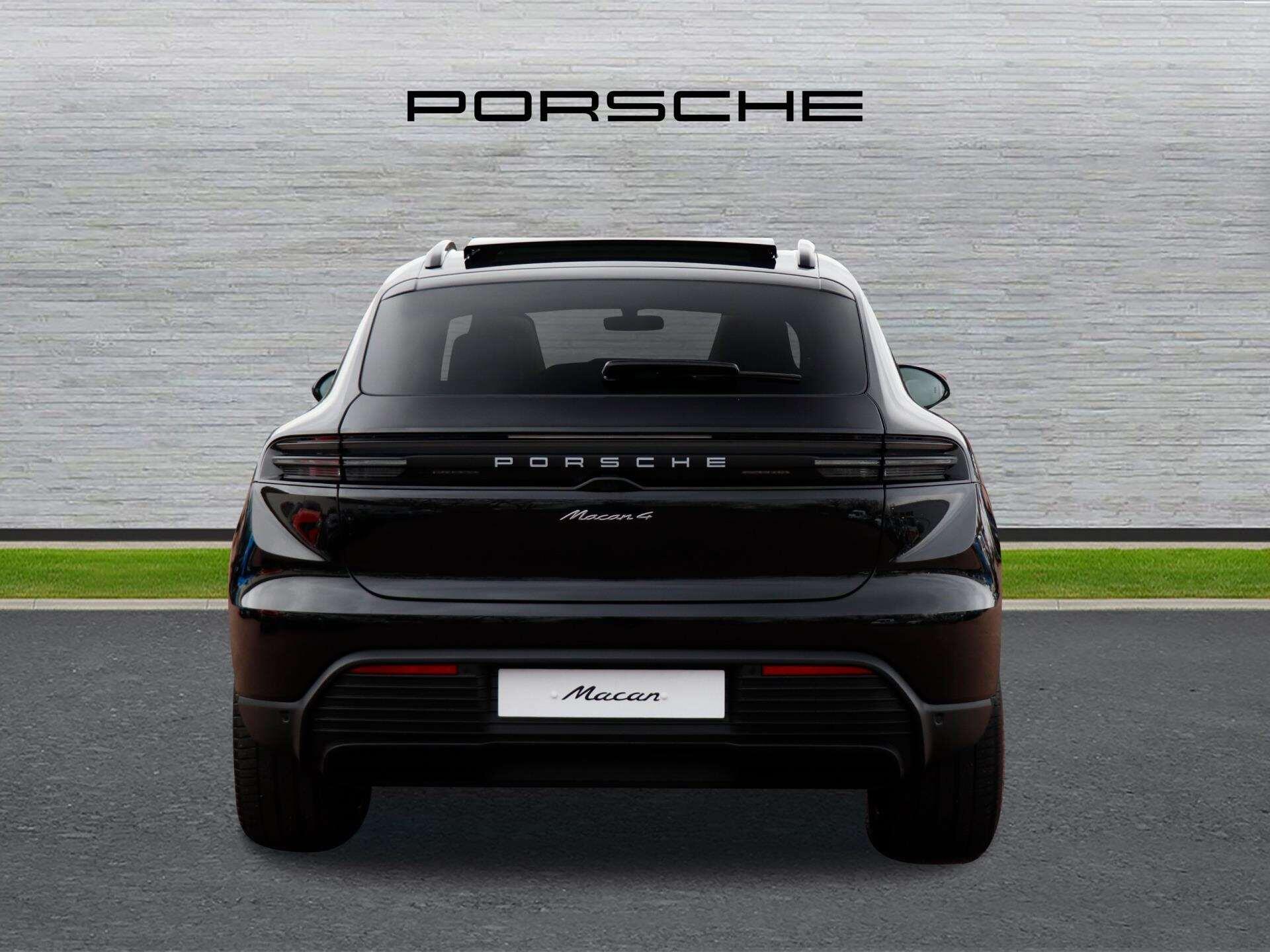 Porsche Macan view 4
