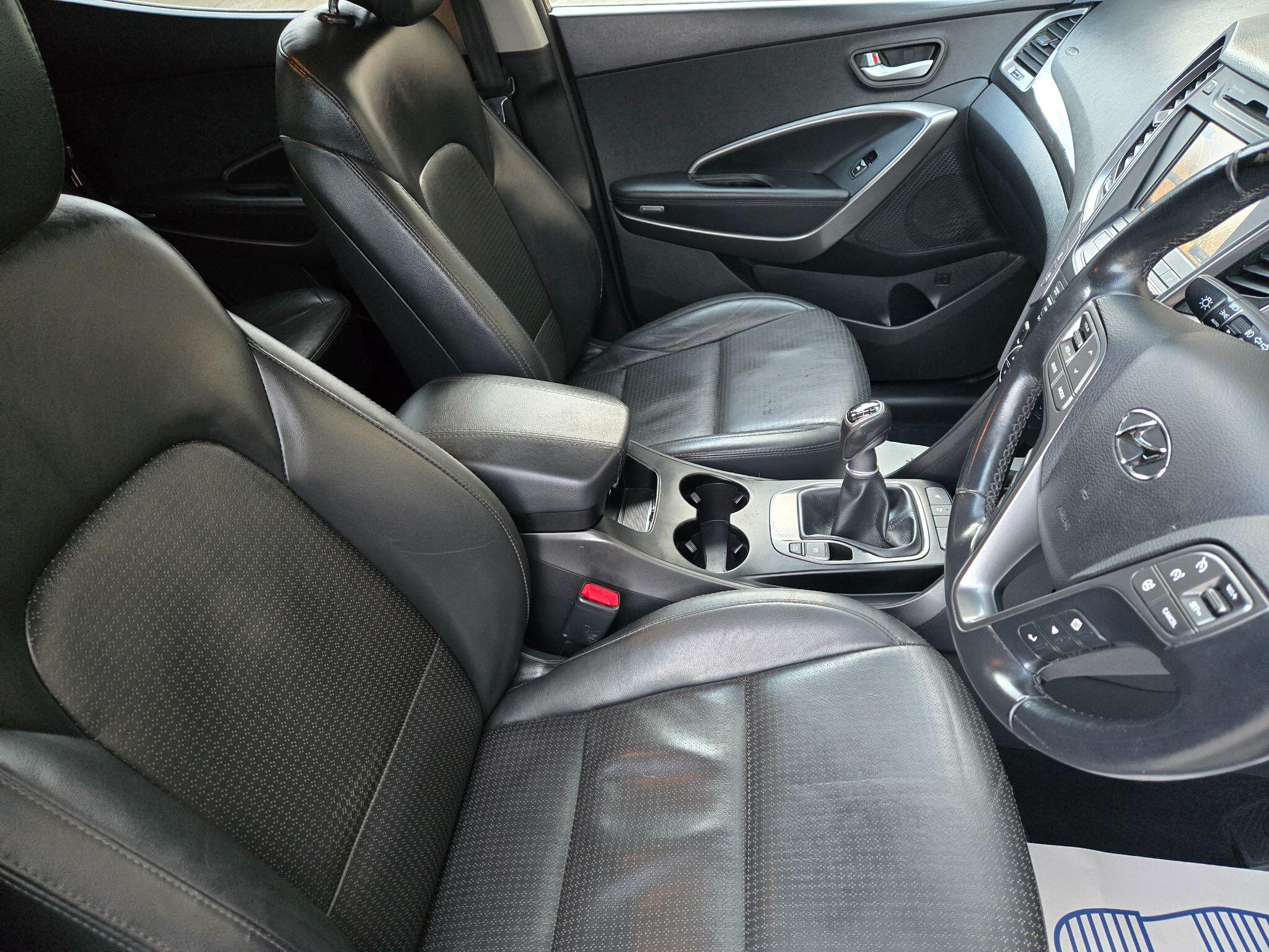 2014 Hyundai Santa Fe image 13