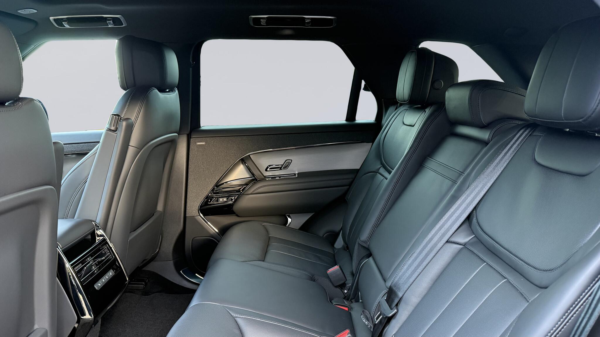 Land Rover Range Rover Sport view 4