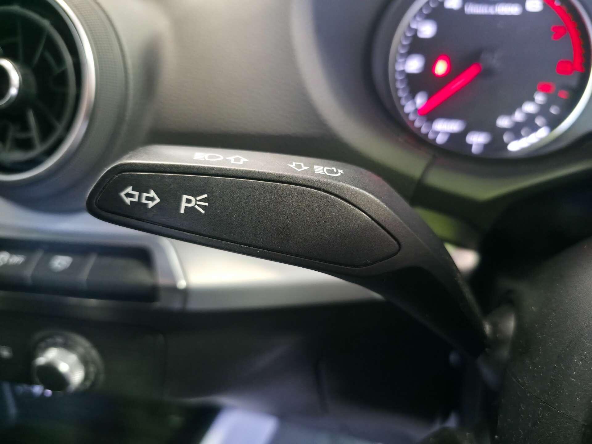 Audi Q2 view 19