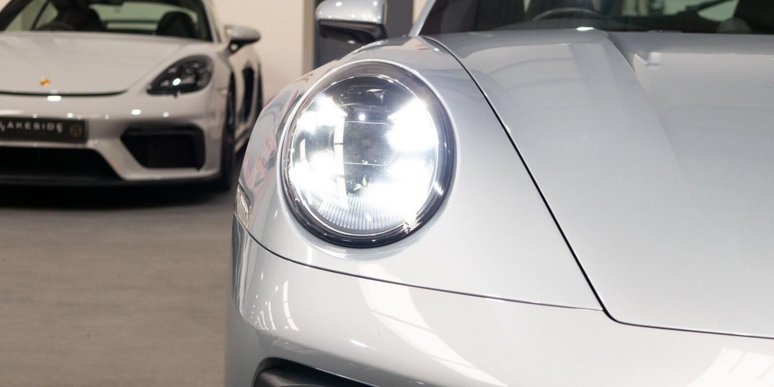 Porsche 911 view 39