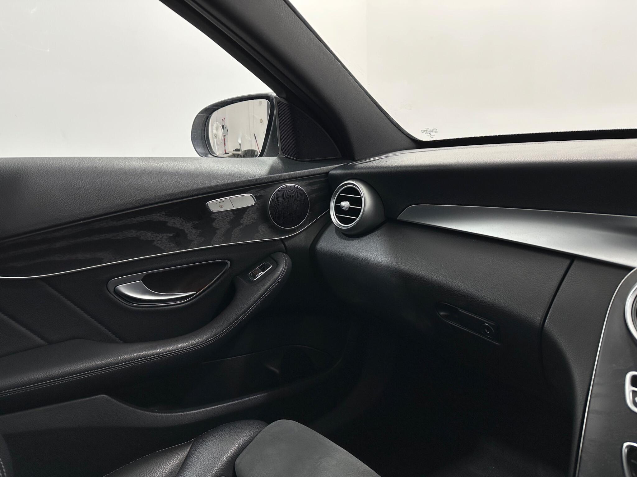 Mercedes-Benz C Class view 28