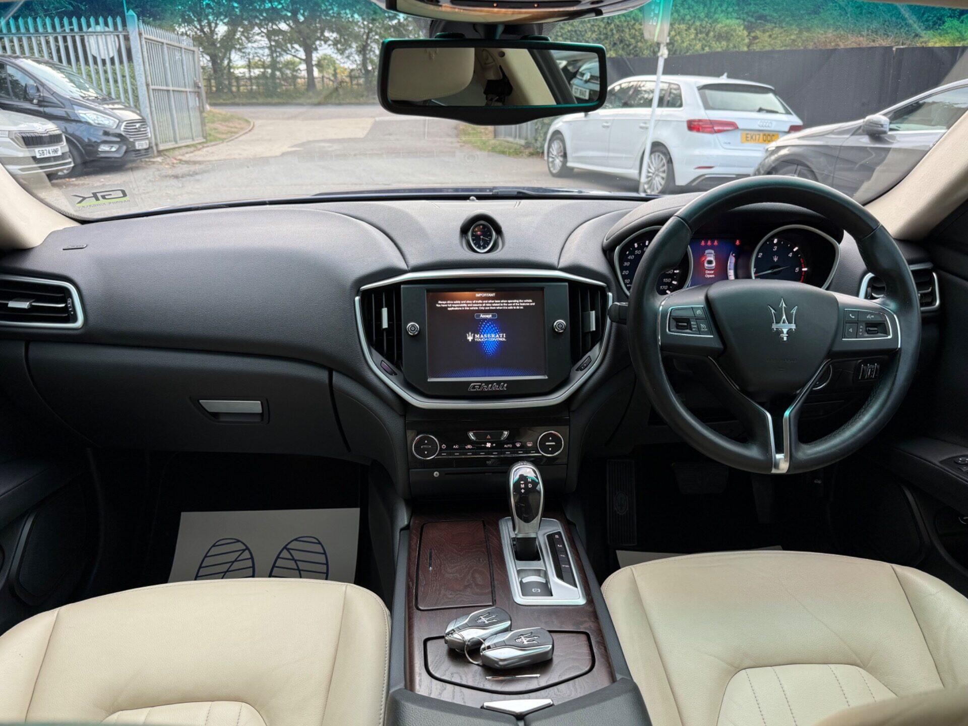 Maserati Ghibli view 13