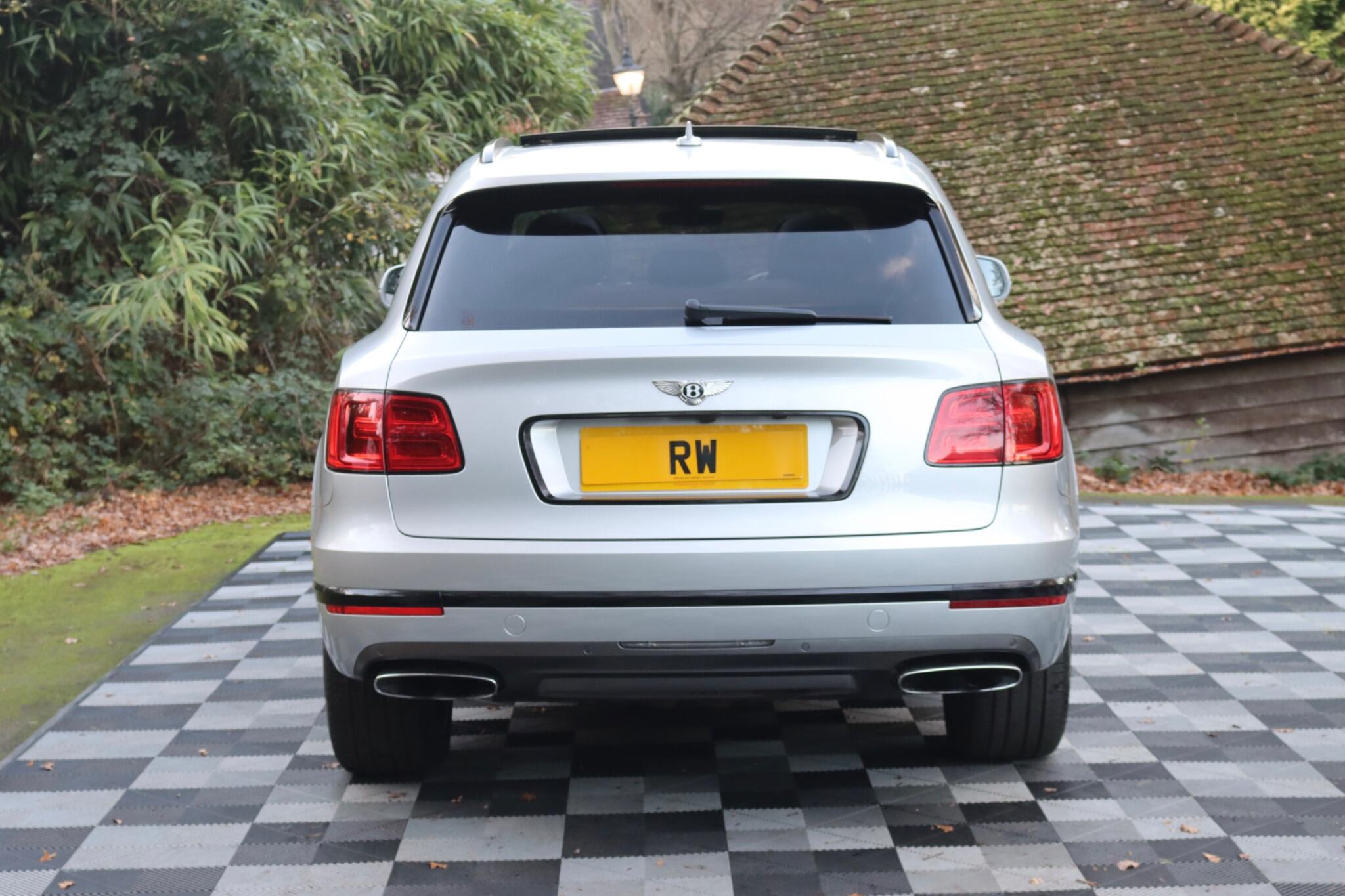 Bentley Bentayga view 47