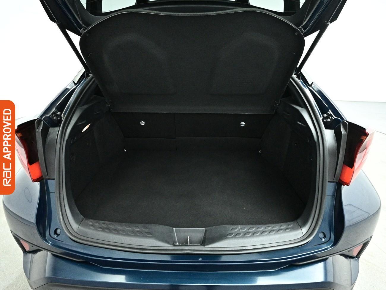 Toyota C-HR view 27
