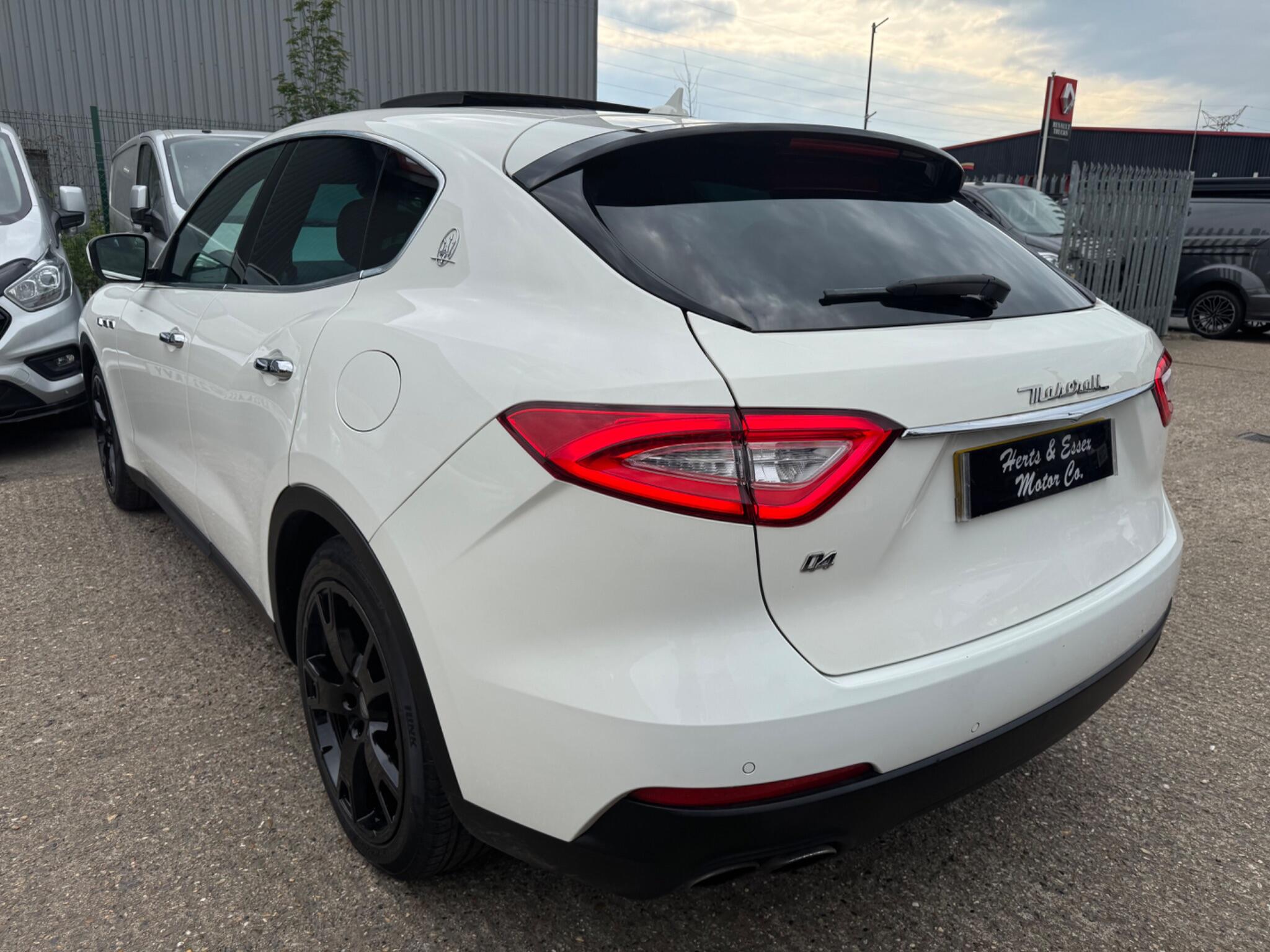 Maserati Levante view 9