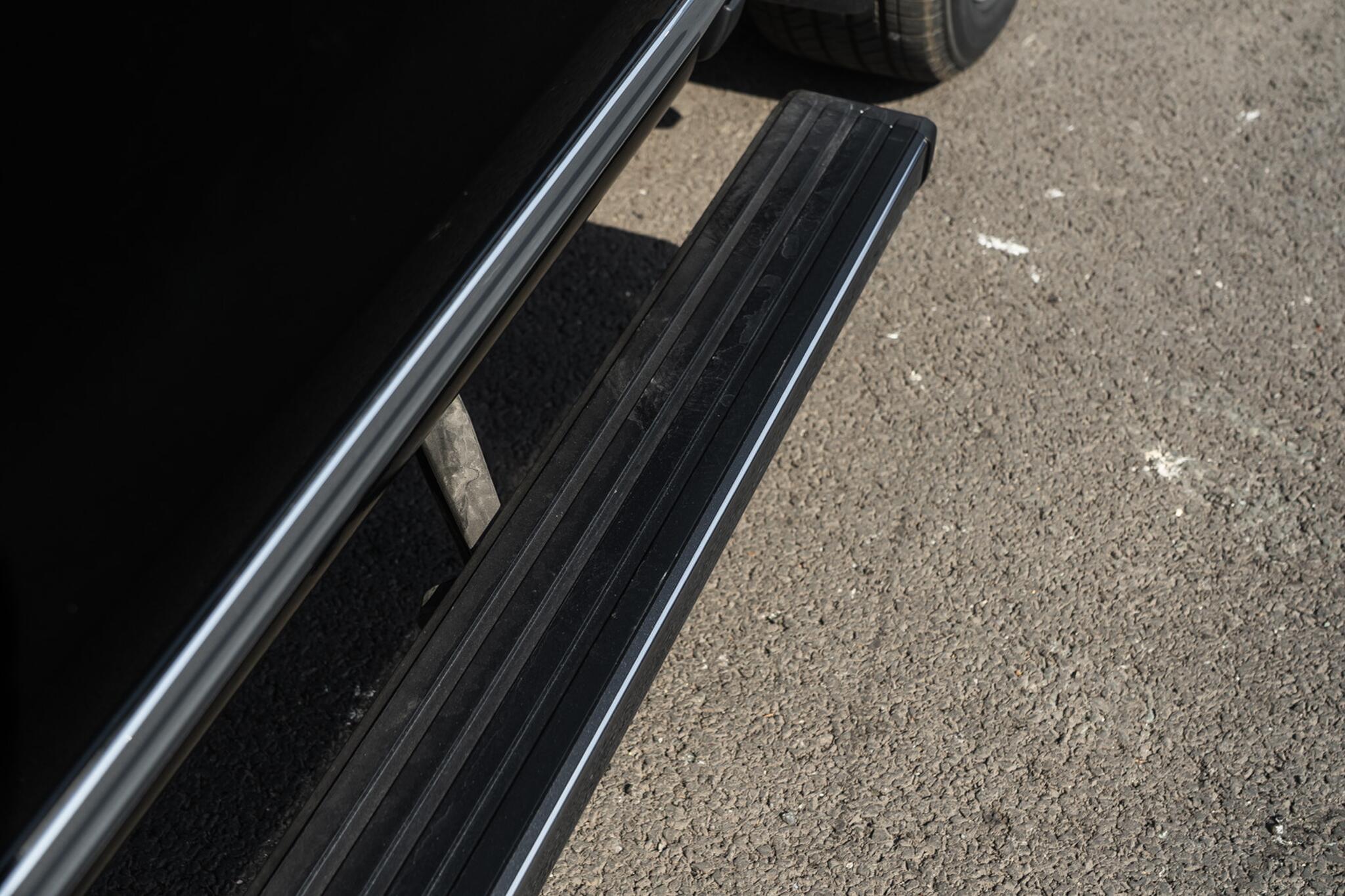 Chevrolet Silverado view 19